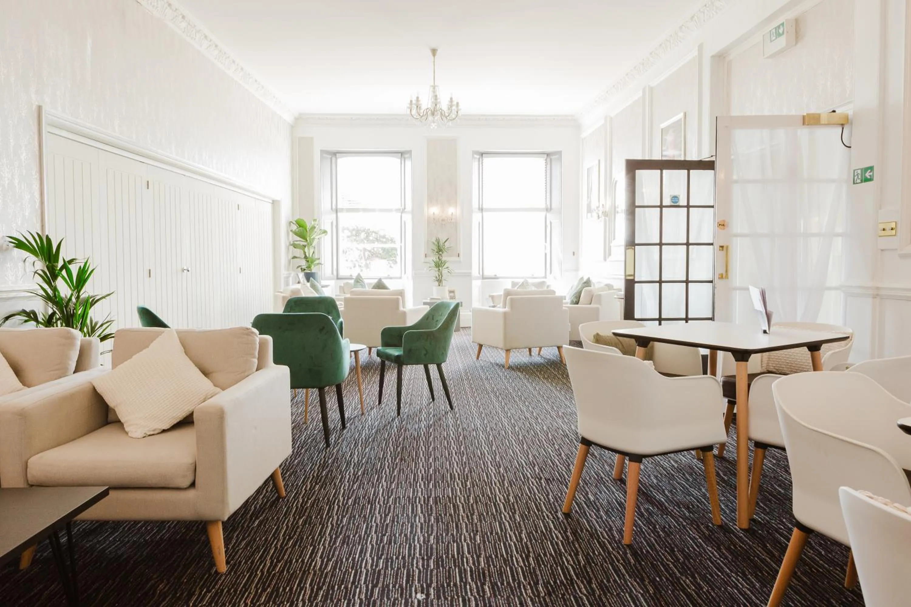 Lounge or bar in The Osborne Hotel