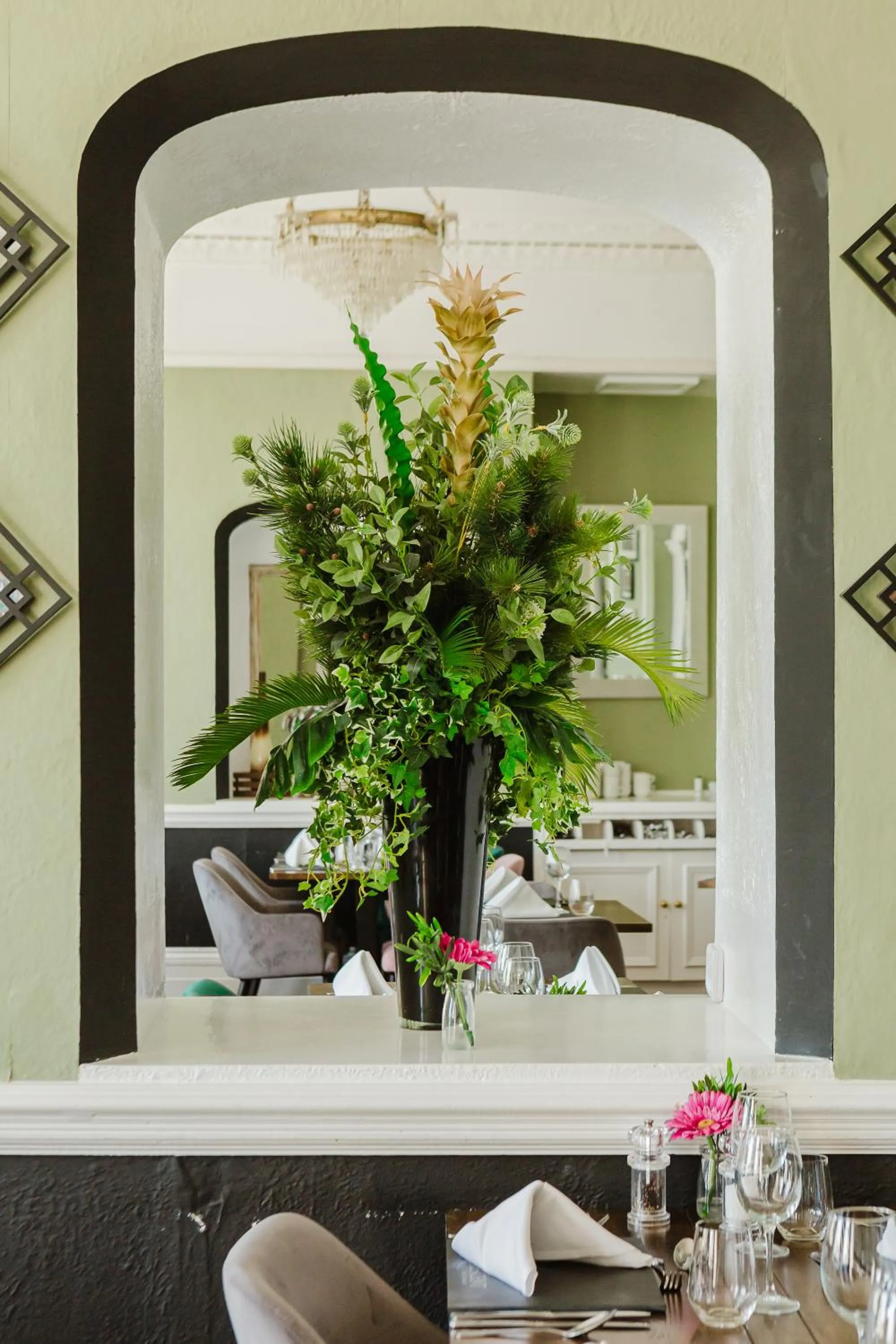 Restaurant/places to eat in The Osborne Hotel