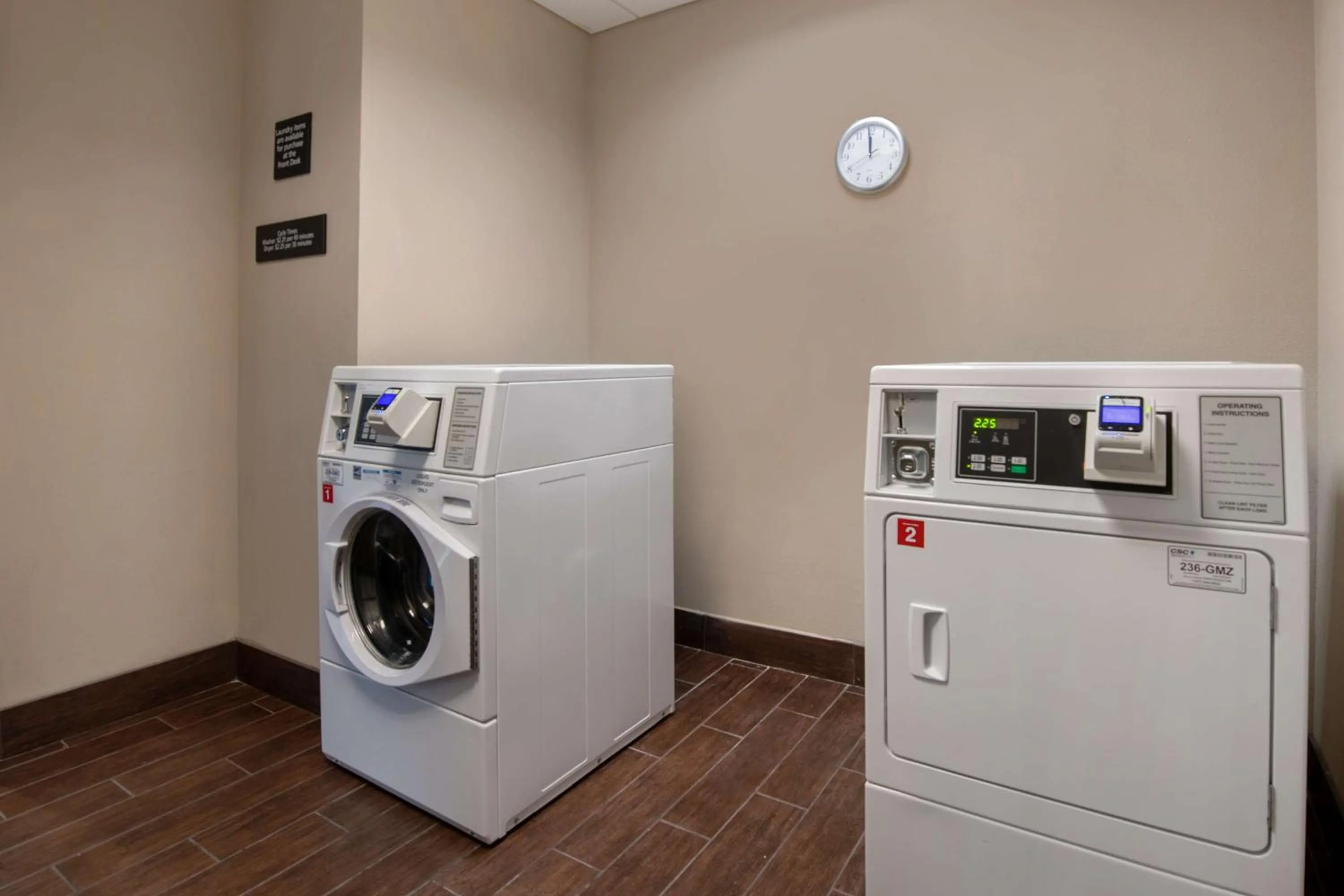 Property building in Hampton Inn & Suites Harvey New Orleans Westbank