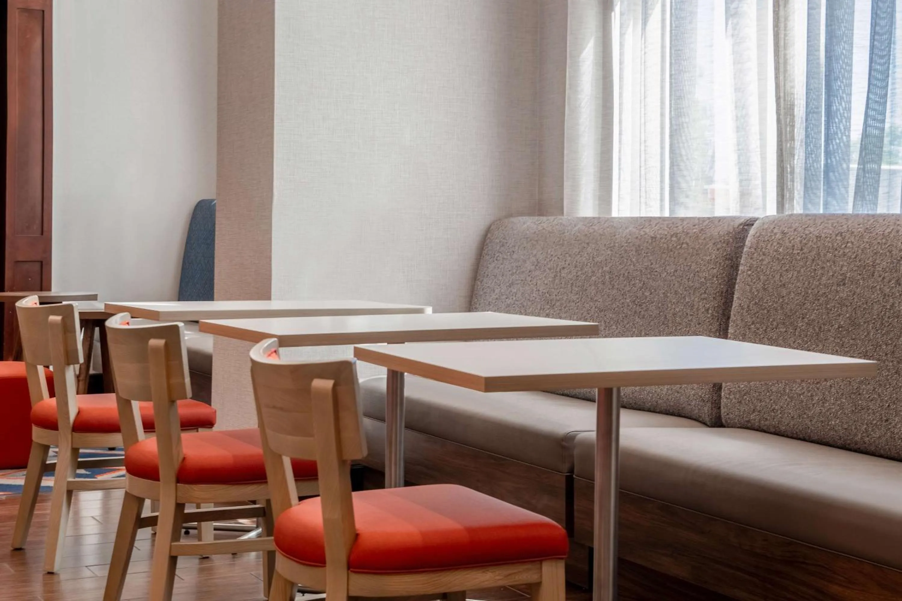 Breakfast in Hampton Inn & Suites Harvey New Orleans Westbank