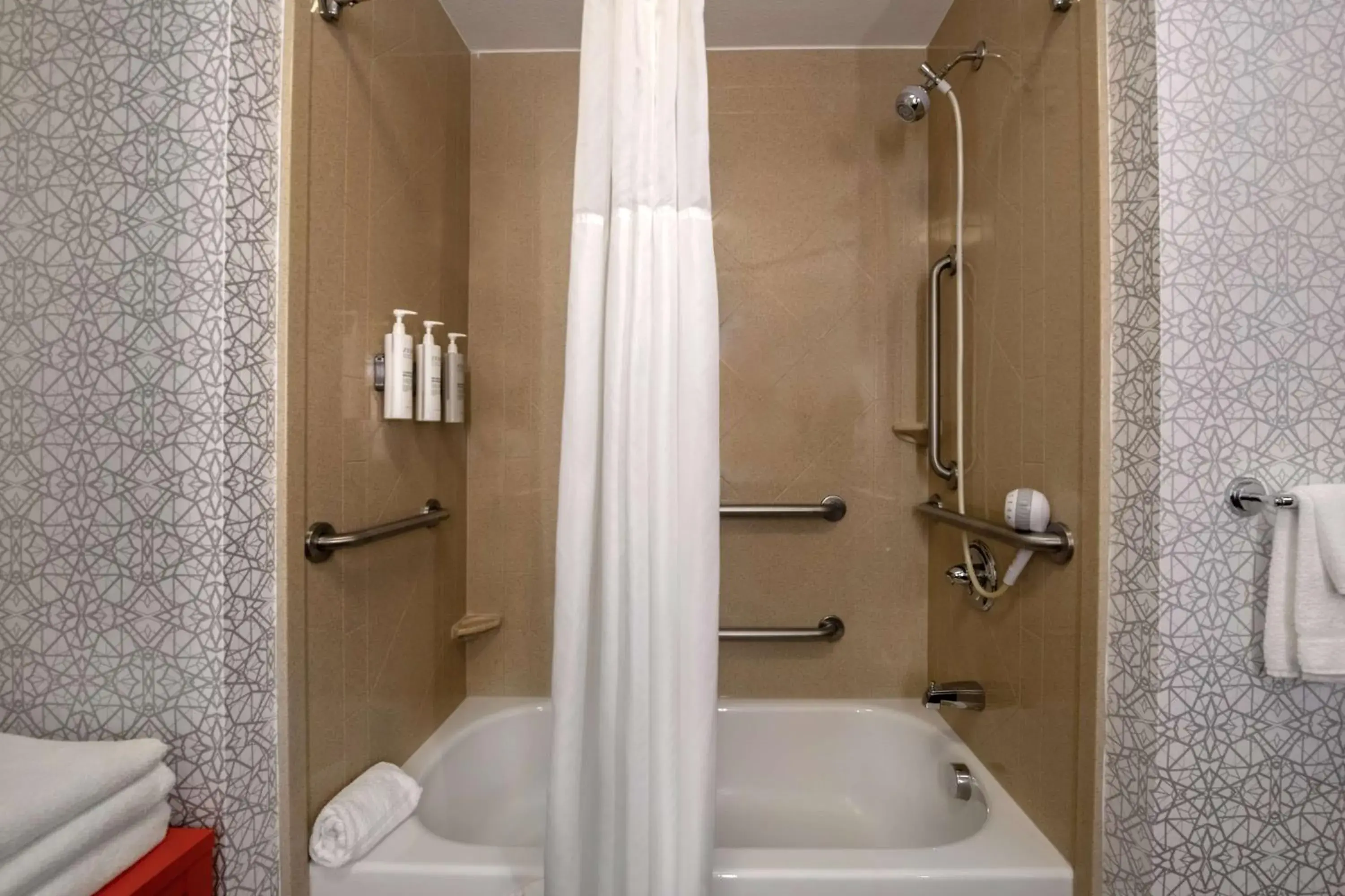 King Room with Accessible Tub - Mobility and Hearing Access/Non-Smoking in Hampton Inn & Suites Harvey New Orleans Westbank King Room with Accessible Tub - Mobility and Hearing Access/Non-Smoking in Hampton Inn & Suites Harvey New Orleans Westbank