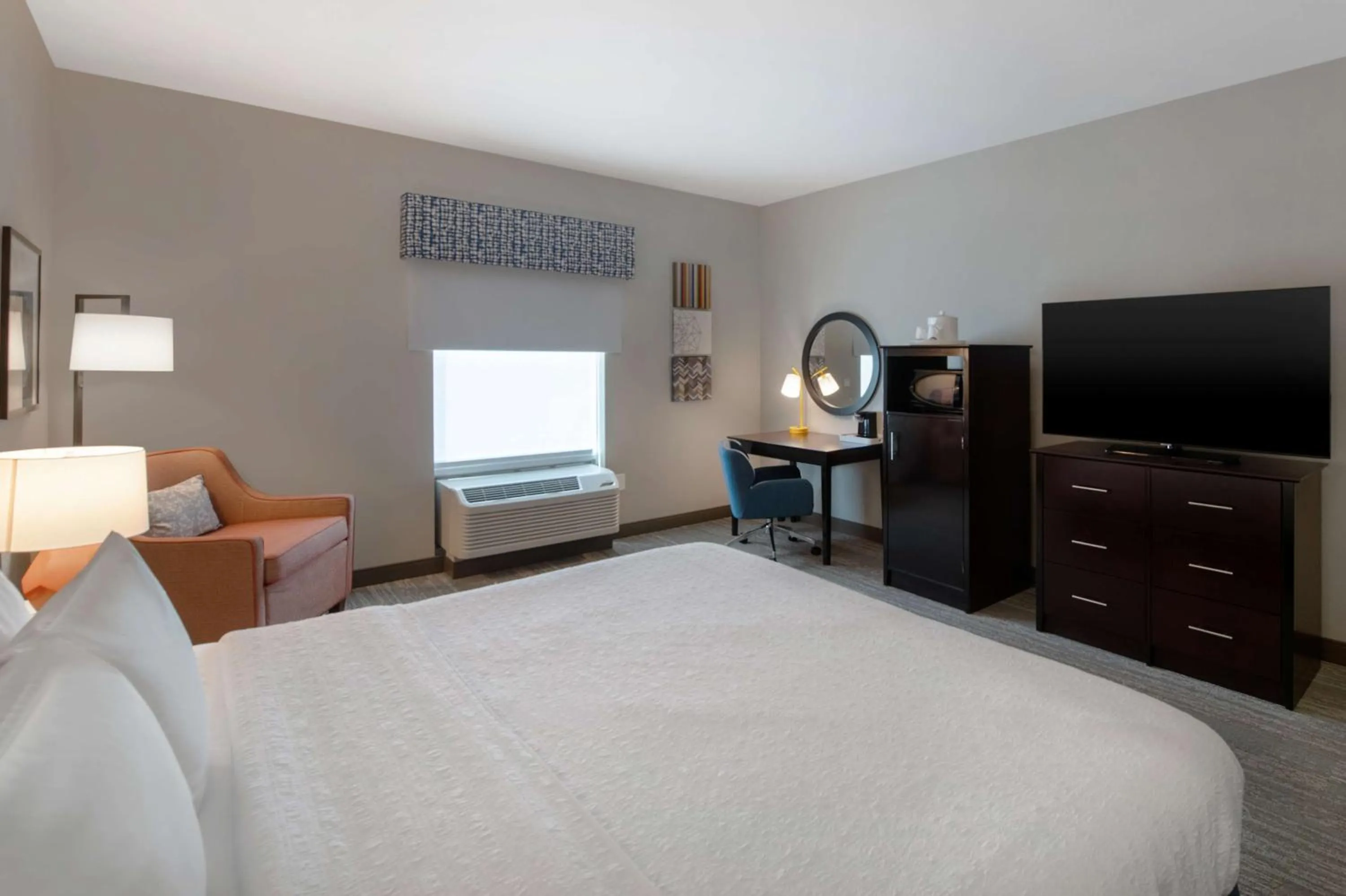 Bedroom, Bed in Hampton Inn & Suites Harvey New Orleans Westbank