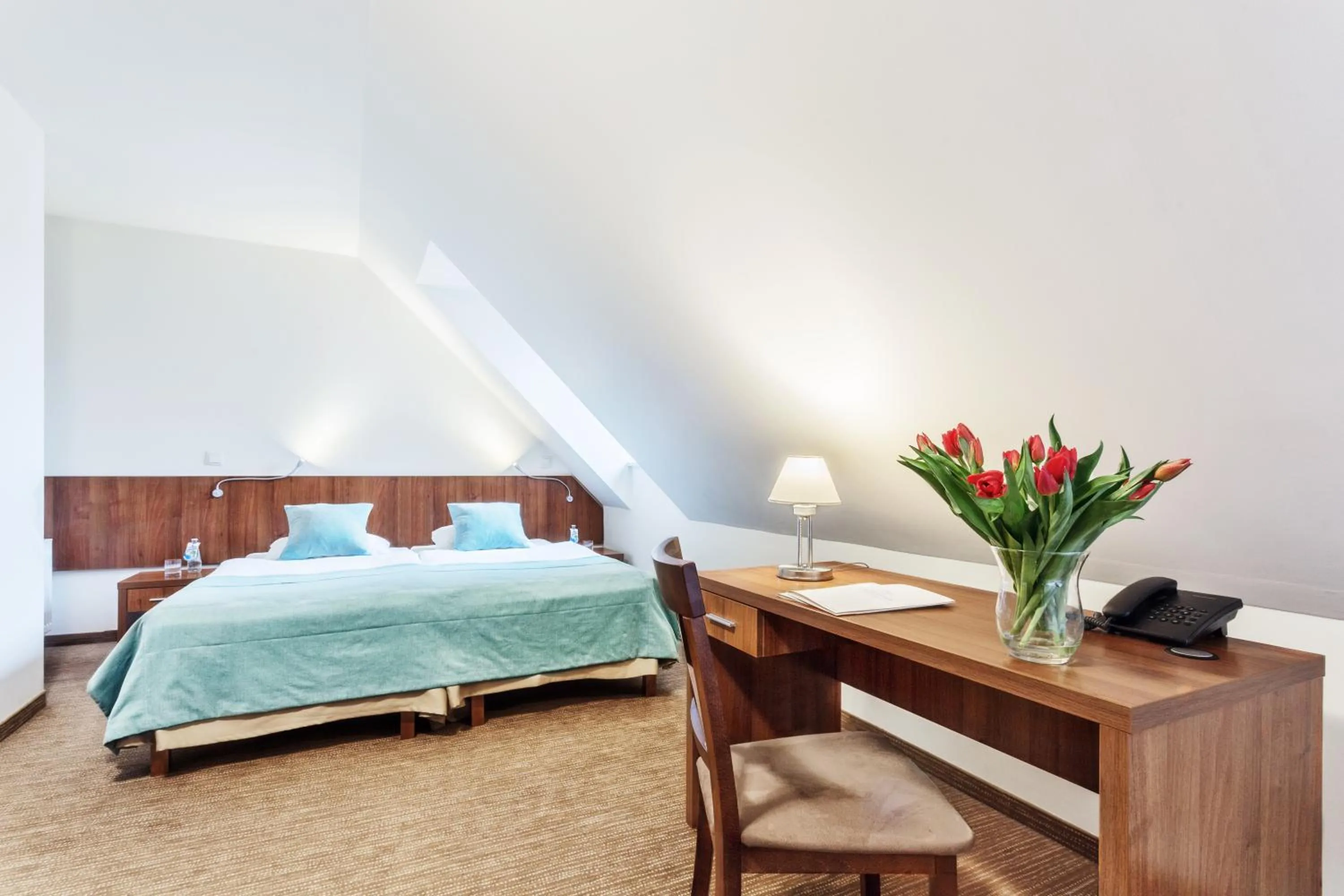 Photo of the whole room, Bed in Hotel Modrzewiowy Dwór