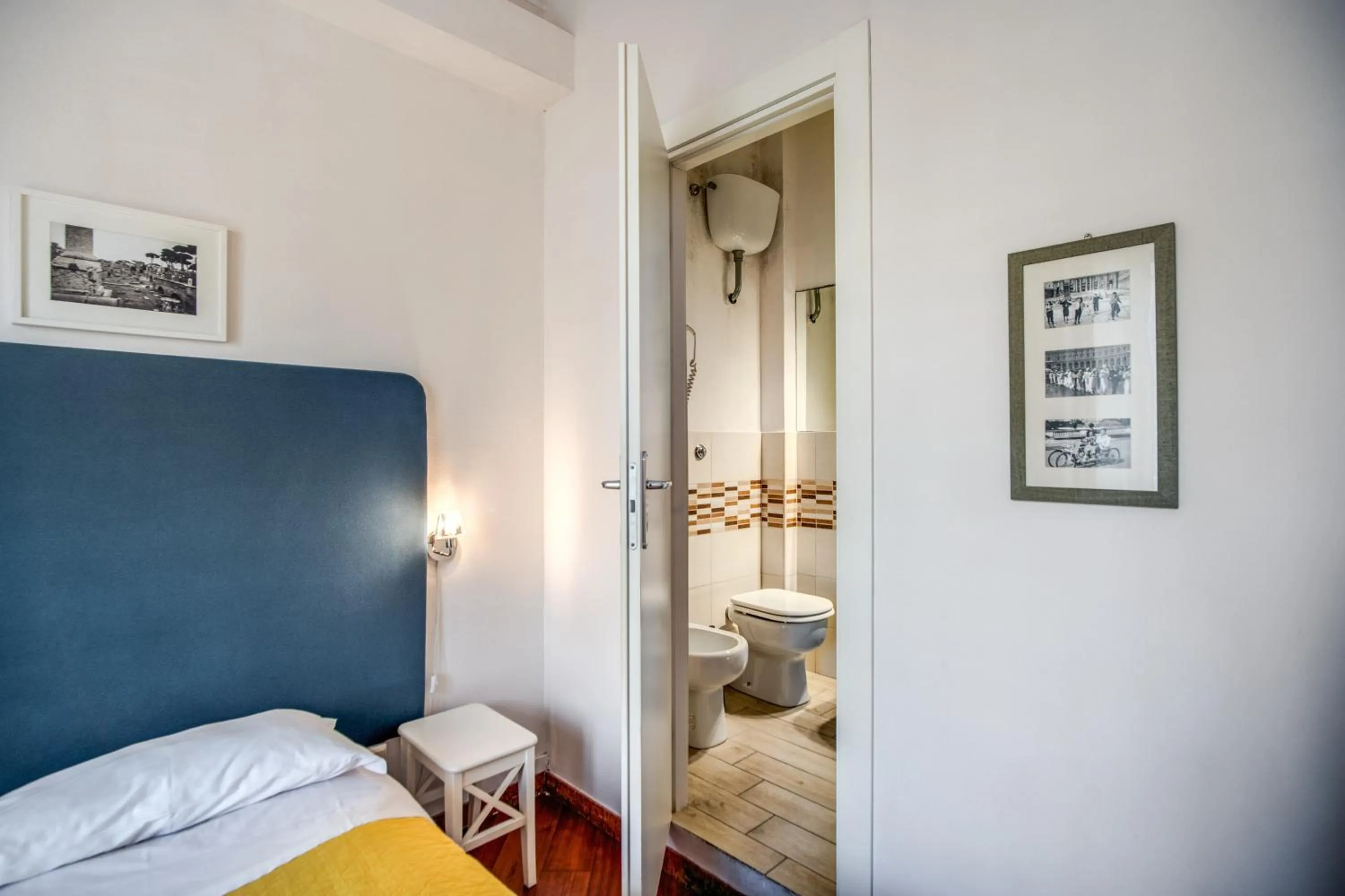 Bathroom, Bed in Circus Maximus B&B