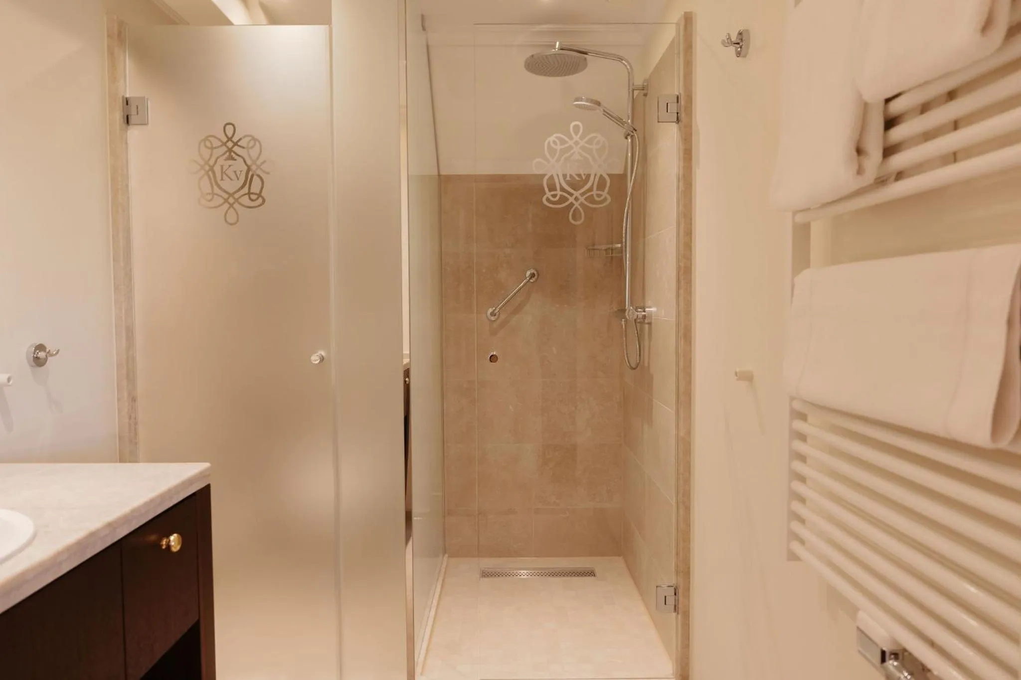 Bathroom in Grand Hotel Karel V