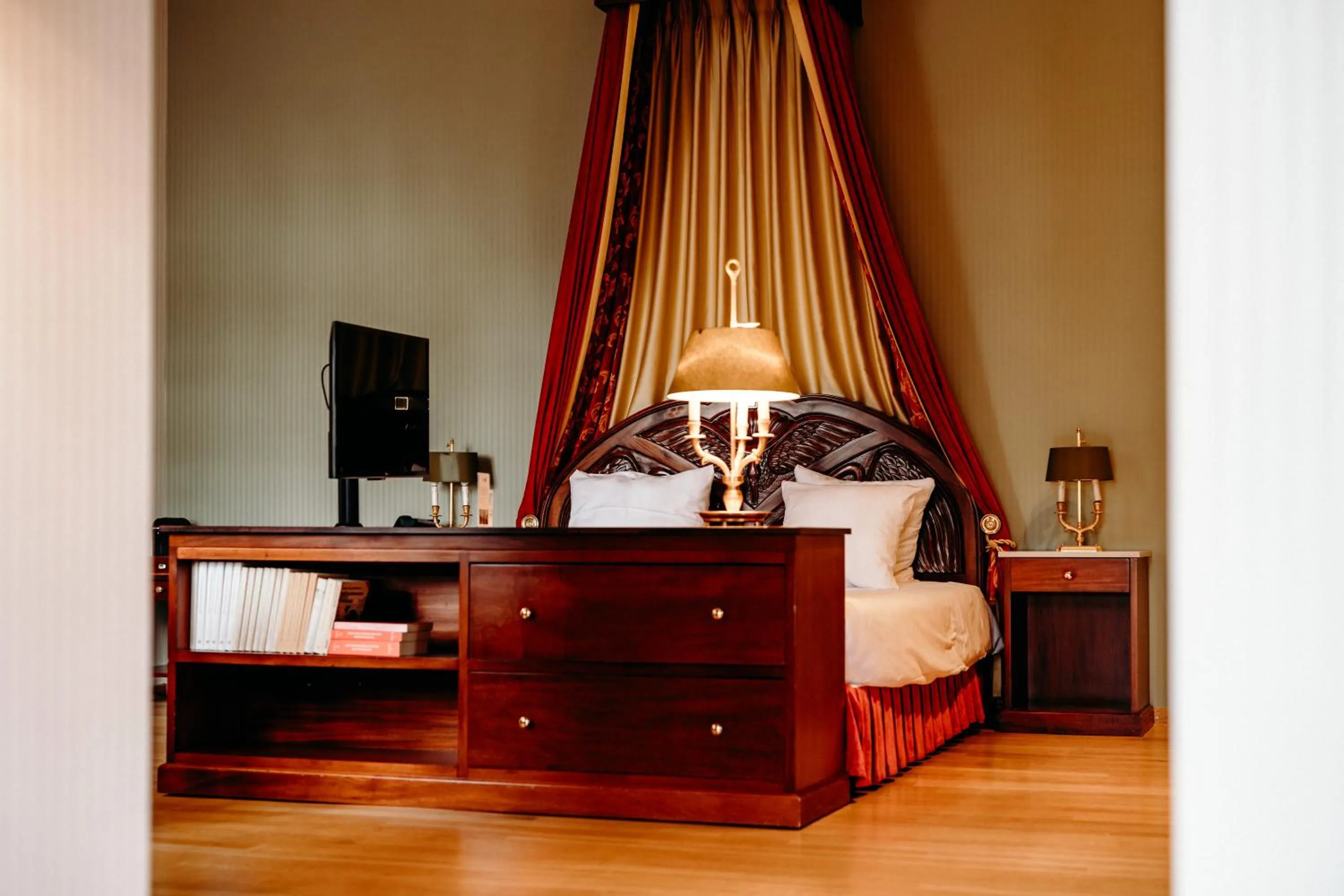 Bed in Grand Hotel Karel V