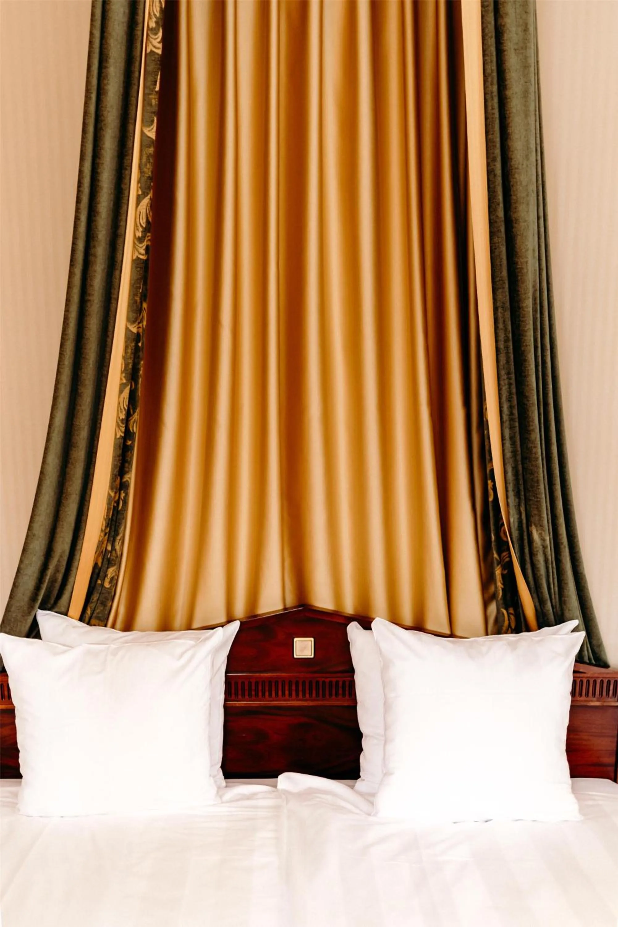 Bedroom, Bed in Grand Hotel Karel V