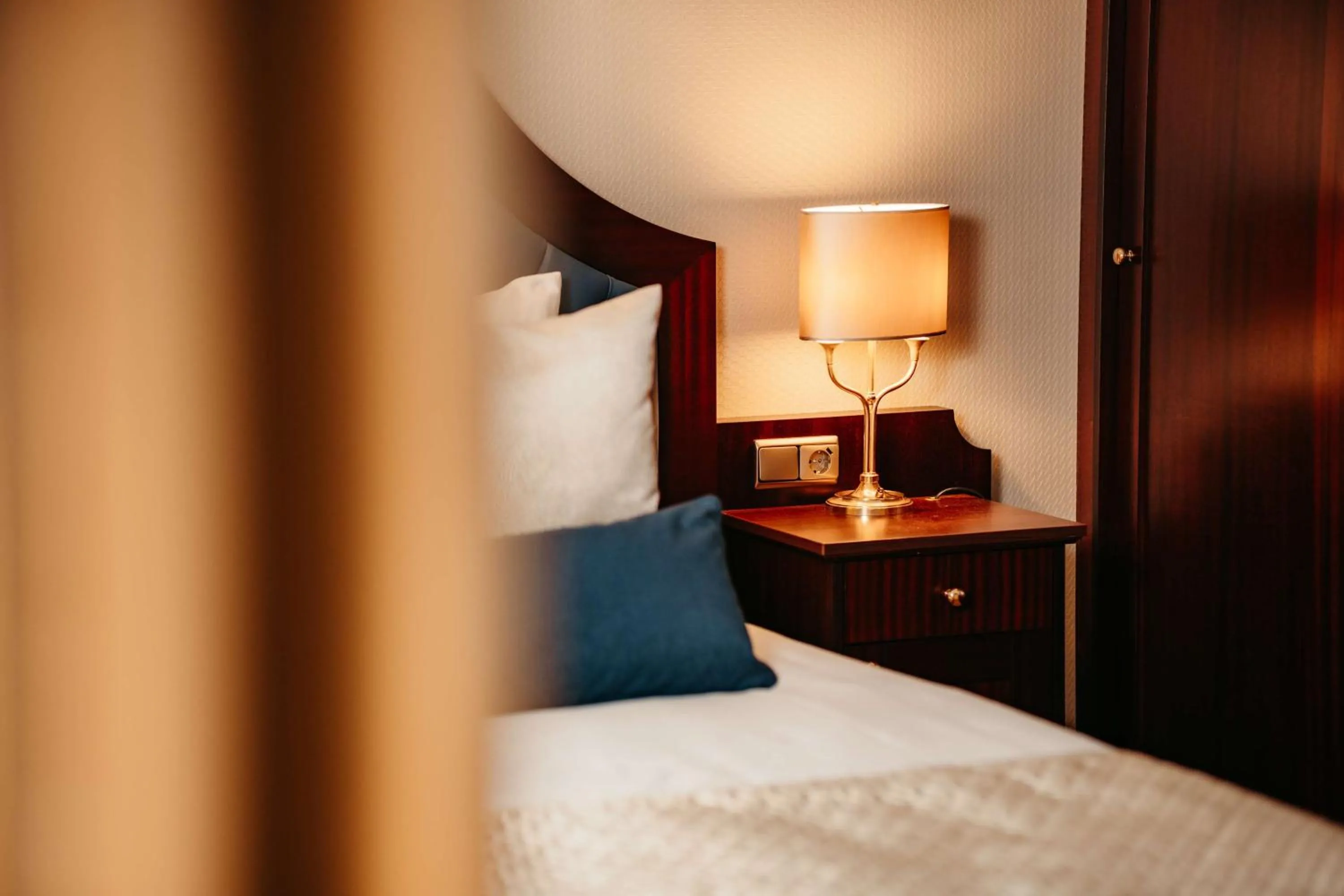 Photo of the whole room, Bed in Grand Hotel Karel V