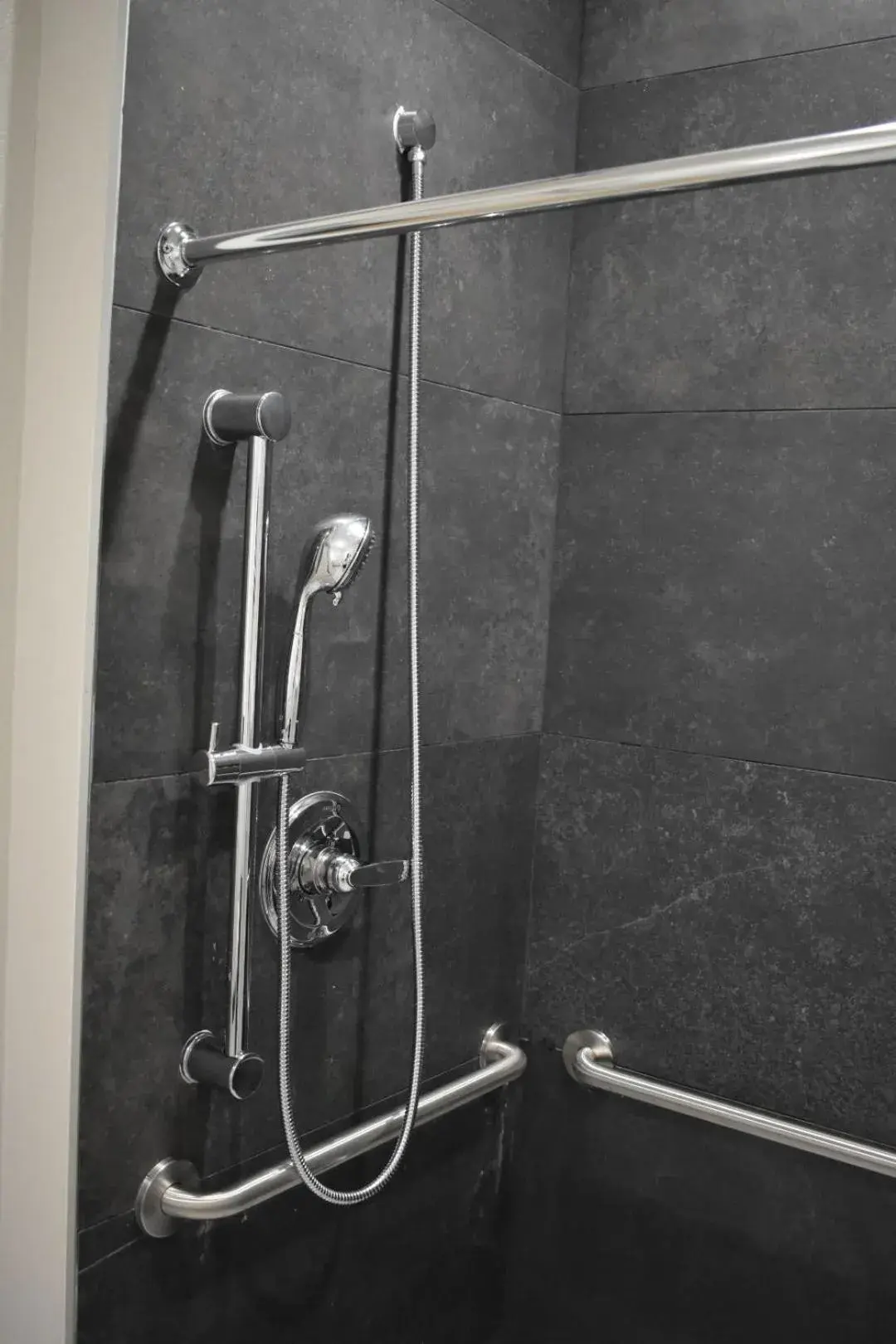 Queen Room - Disability Access in Blue Star Inn Queen Room - Disability Access in Blue Star Inn