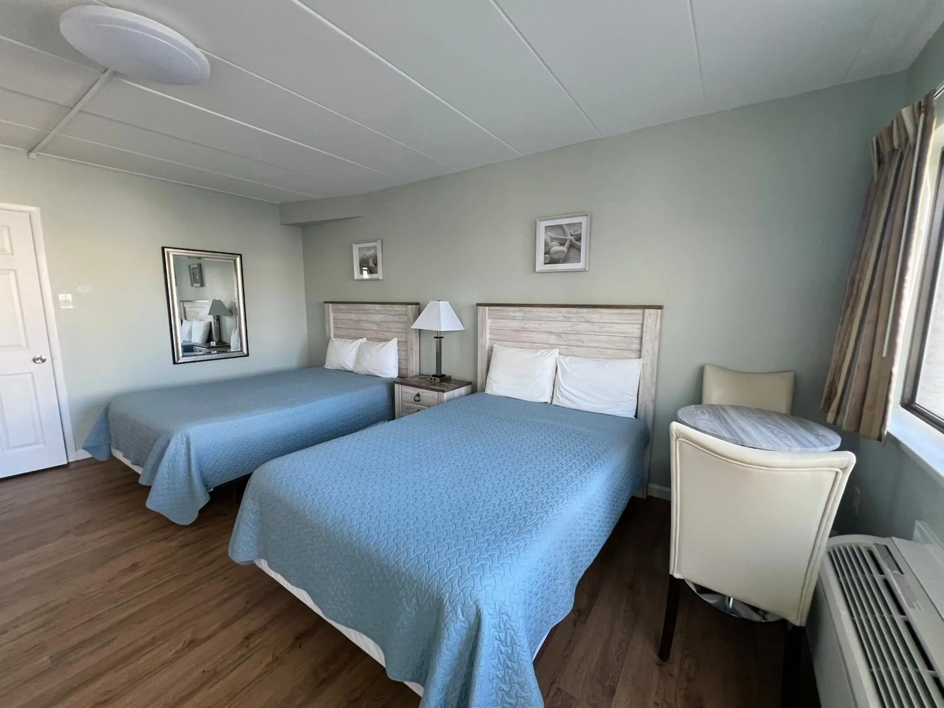Double Room with Two Double Beds in Sand Pebble Motor Lodge Double Room with Two Double Beds in Sand Pebble Motor Lodge