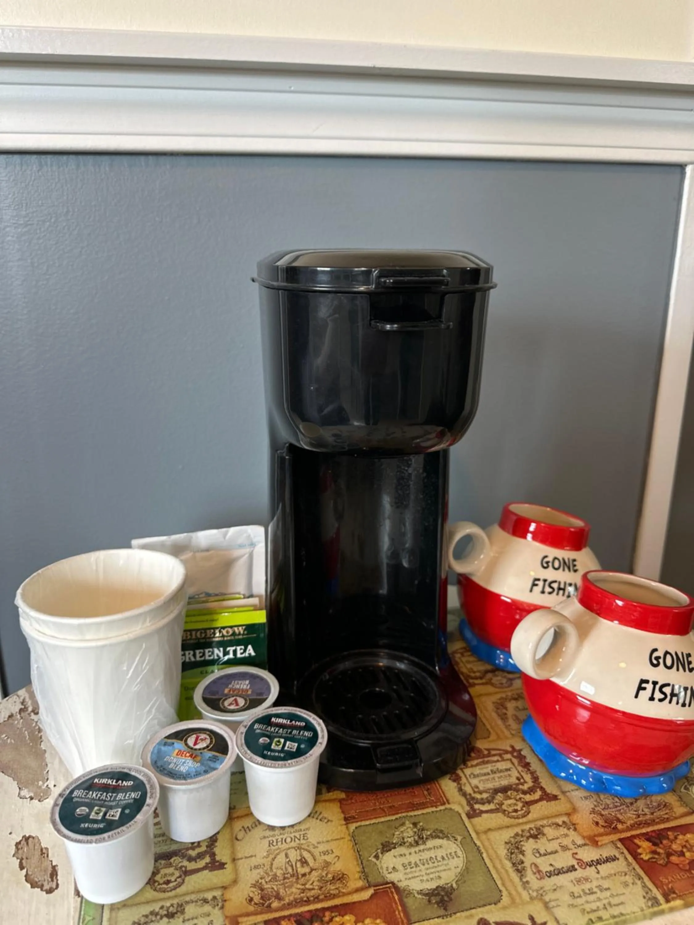 Coffee/tea facilities in Foster Lake Inn
