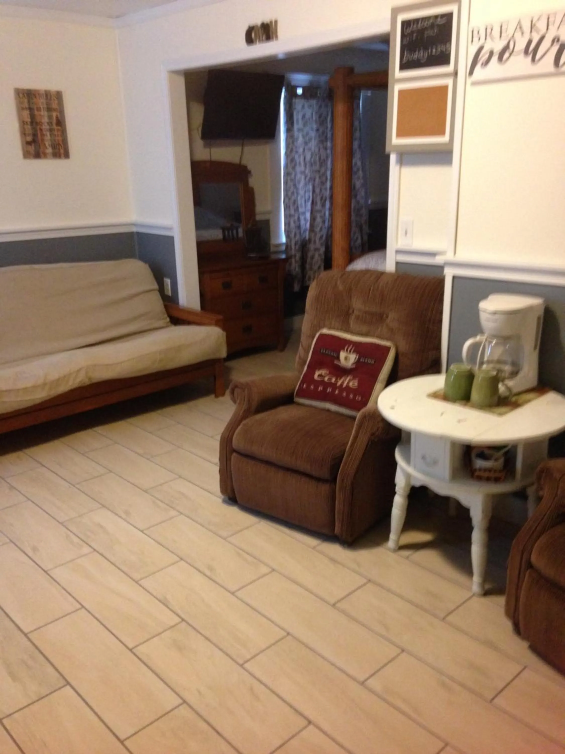Bedroom in Foster Lake Inn