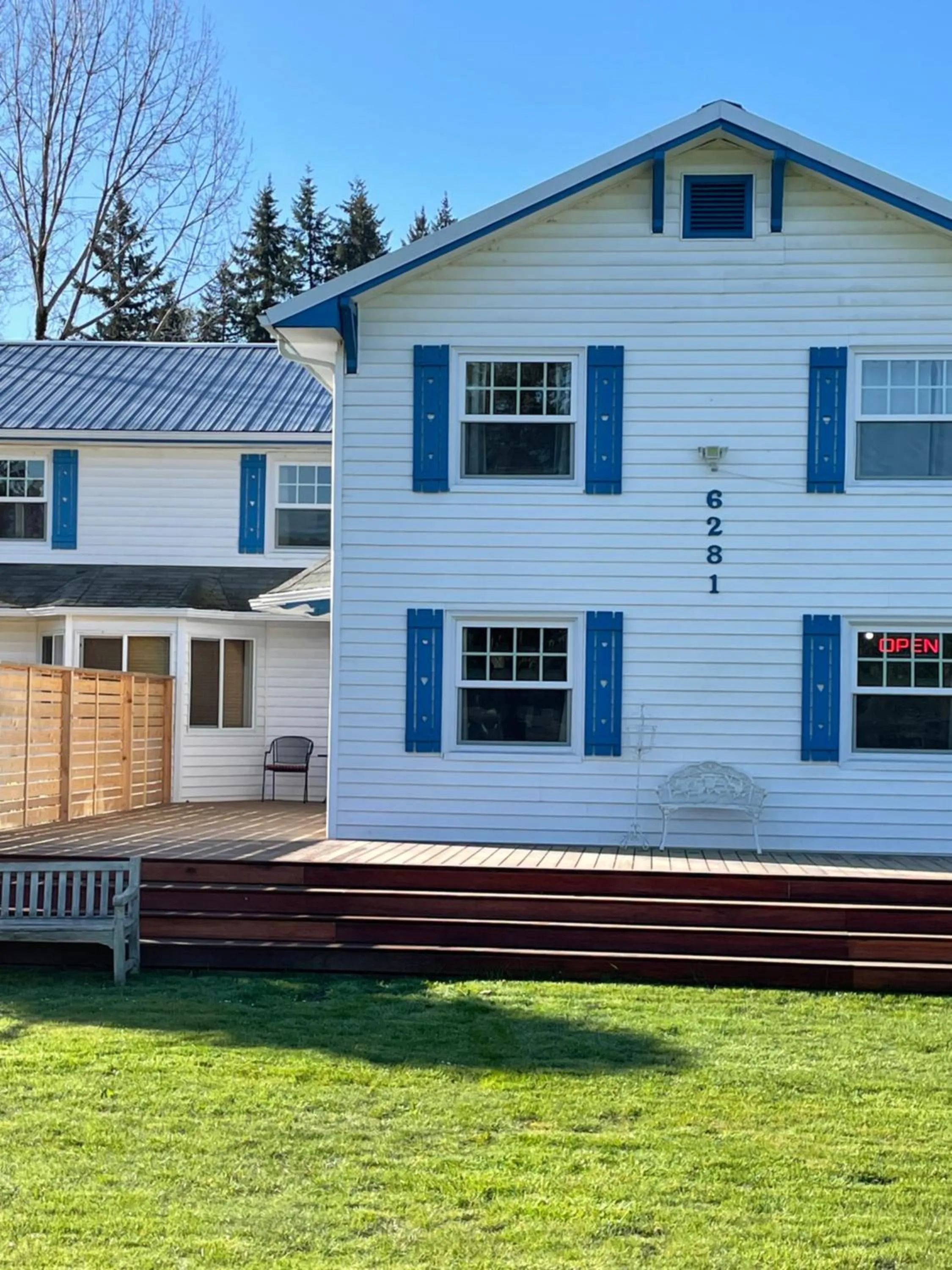 Property building in Foster Lake Inn