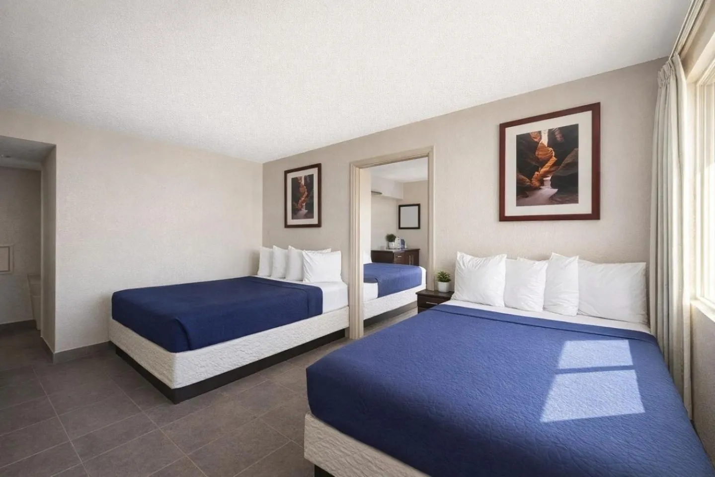 Bed in Lake Powell Canyon Inn