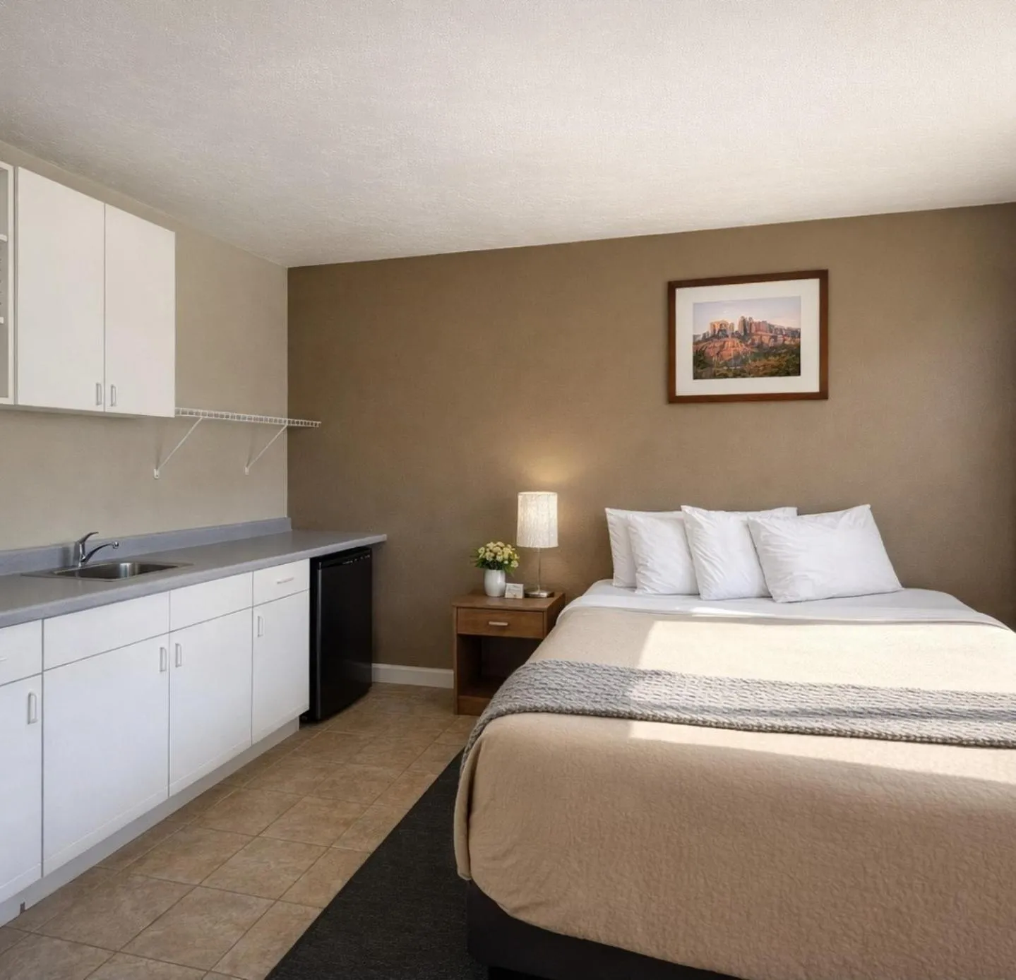 Bed in Lake Powell Canyon Inn