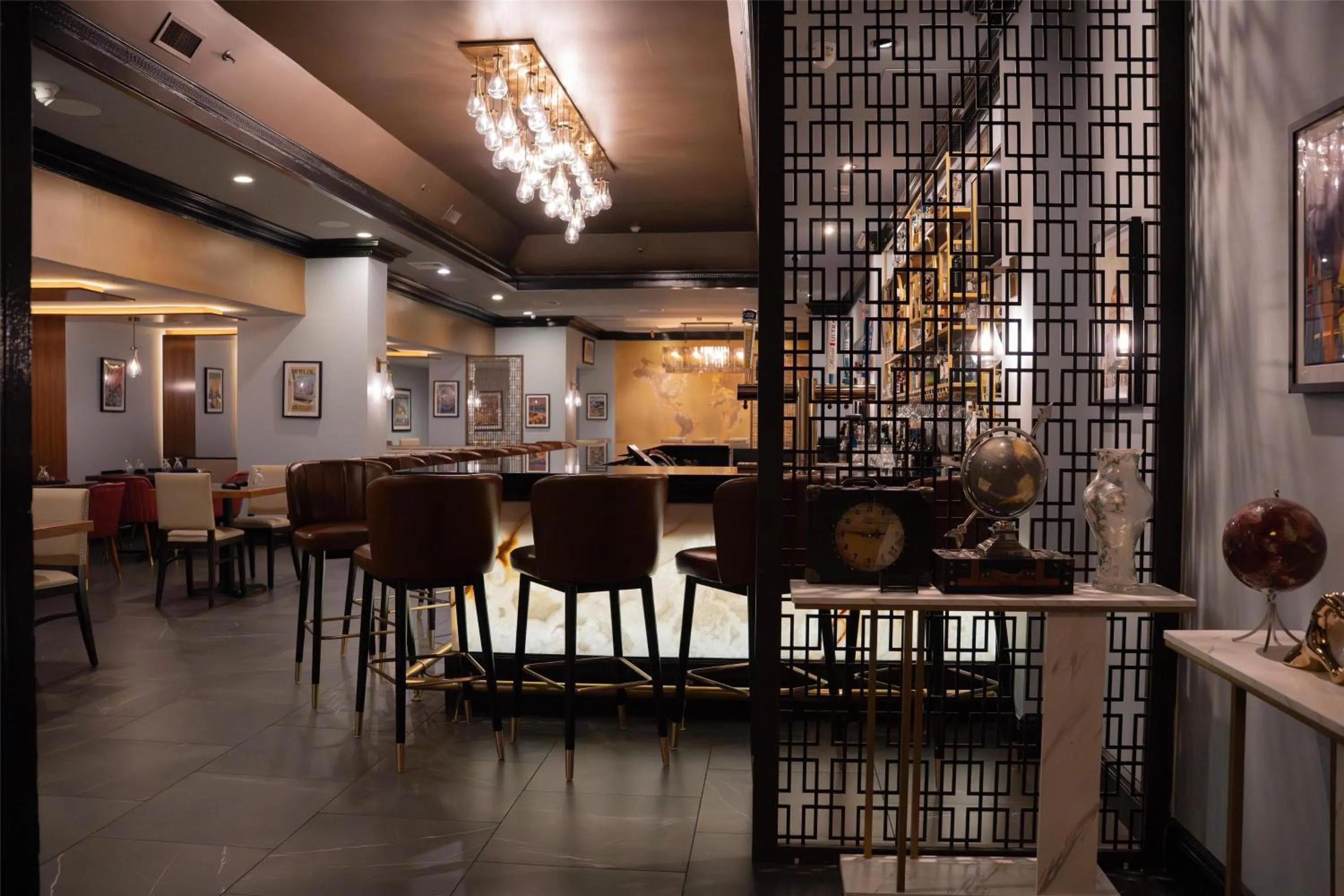 Lounge or bar in The Roslyn, Tapestry Collection by Hilton