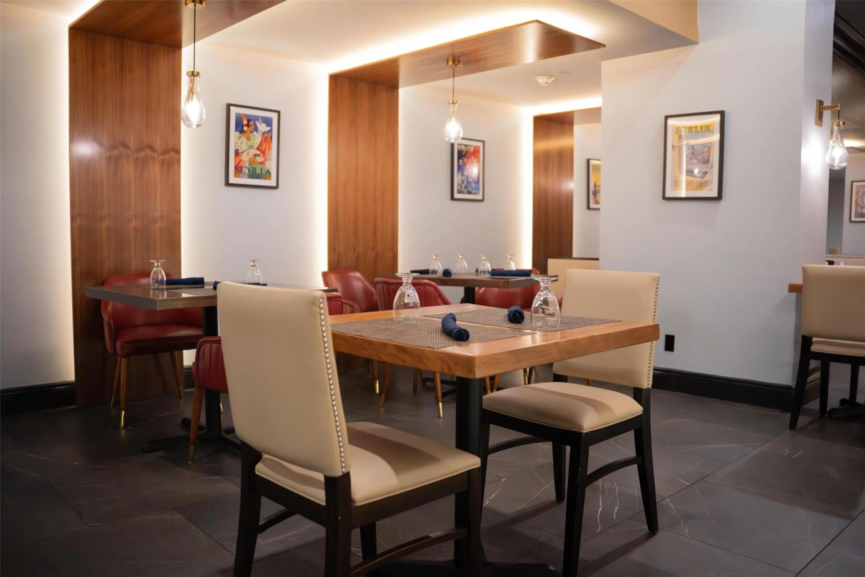 Lounge or bar in The Roslyn, Tapestry Collection by Hilton