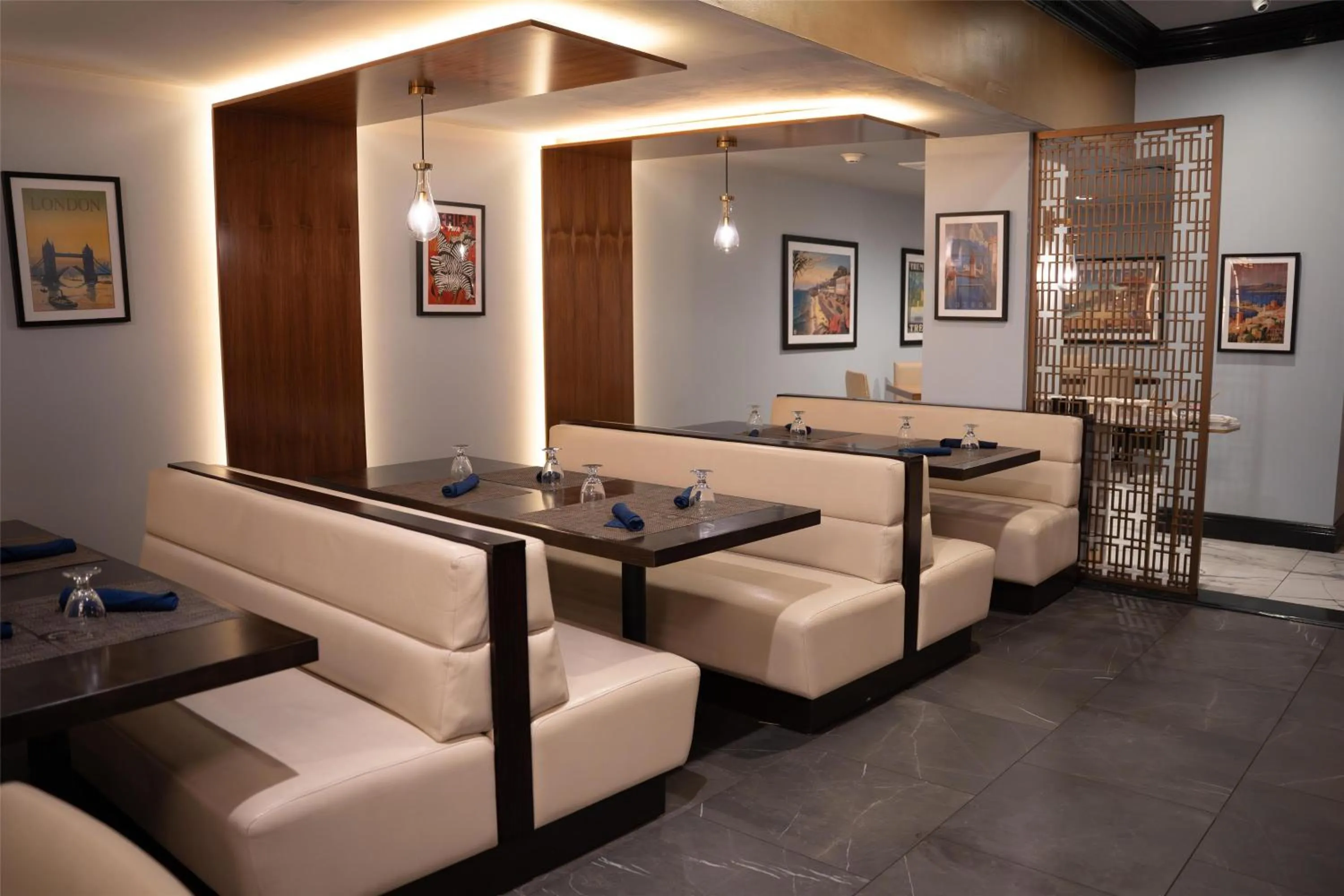 Restaurant/places to eat in The Roslyn, Tapestry Collection by Hilton