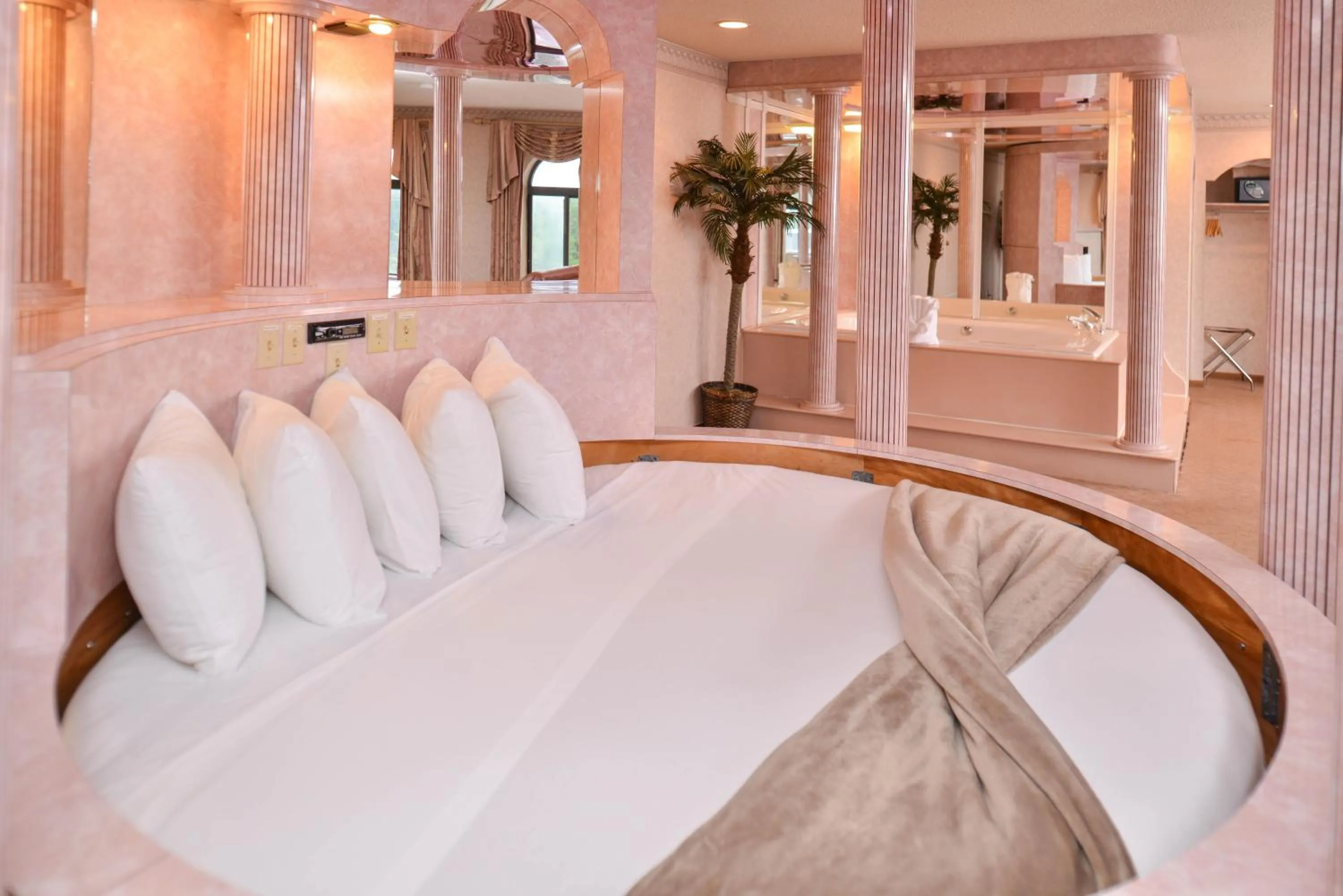 Hot Tub in Atlantis Family Waterpark Hotel, an Ascend Collection Hotel