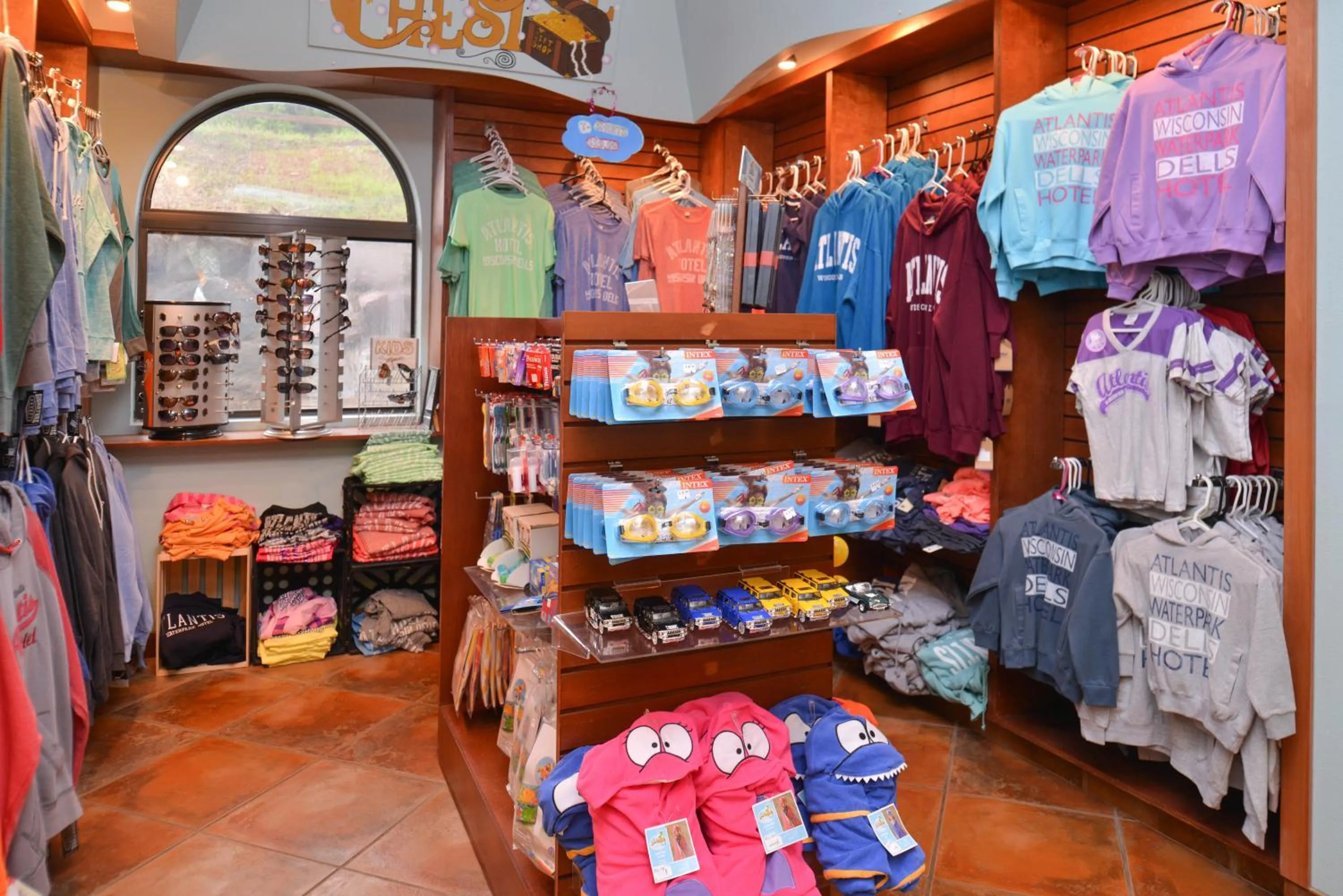 On-site shops in Atlantis Family Waterpark Hotel, an Ascend Collection Hotel