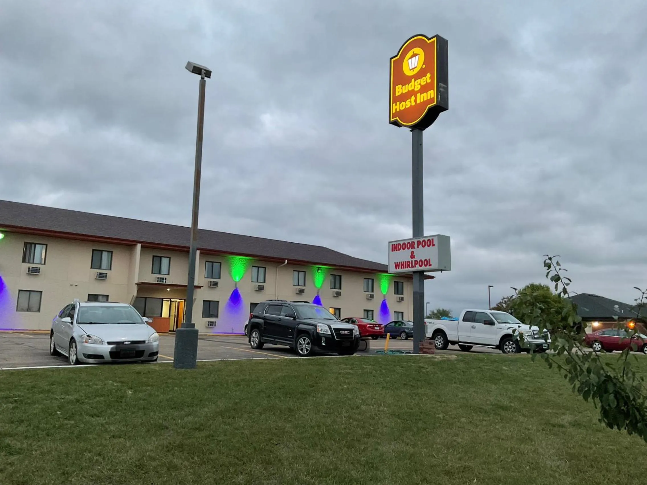 Property building in Budget Host Inn