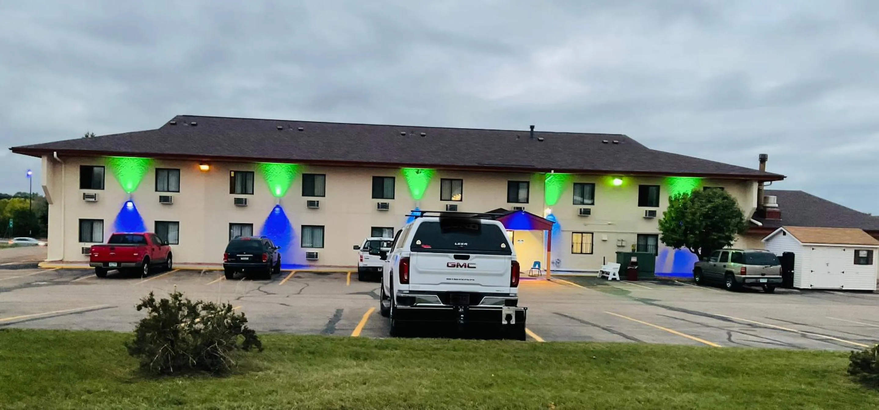 Property building in Budget Host Inn