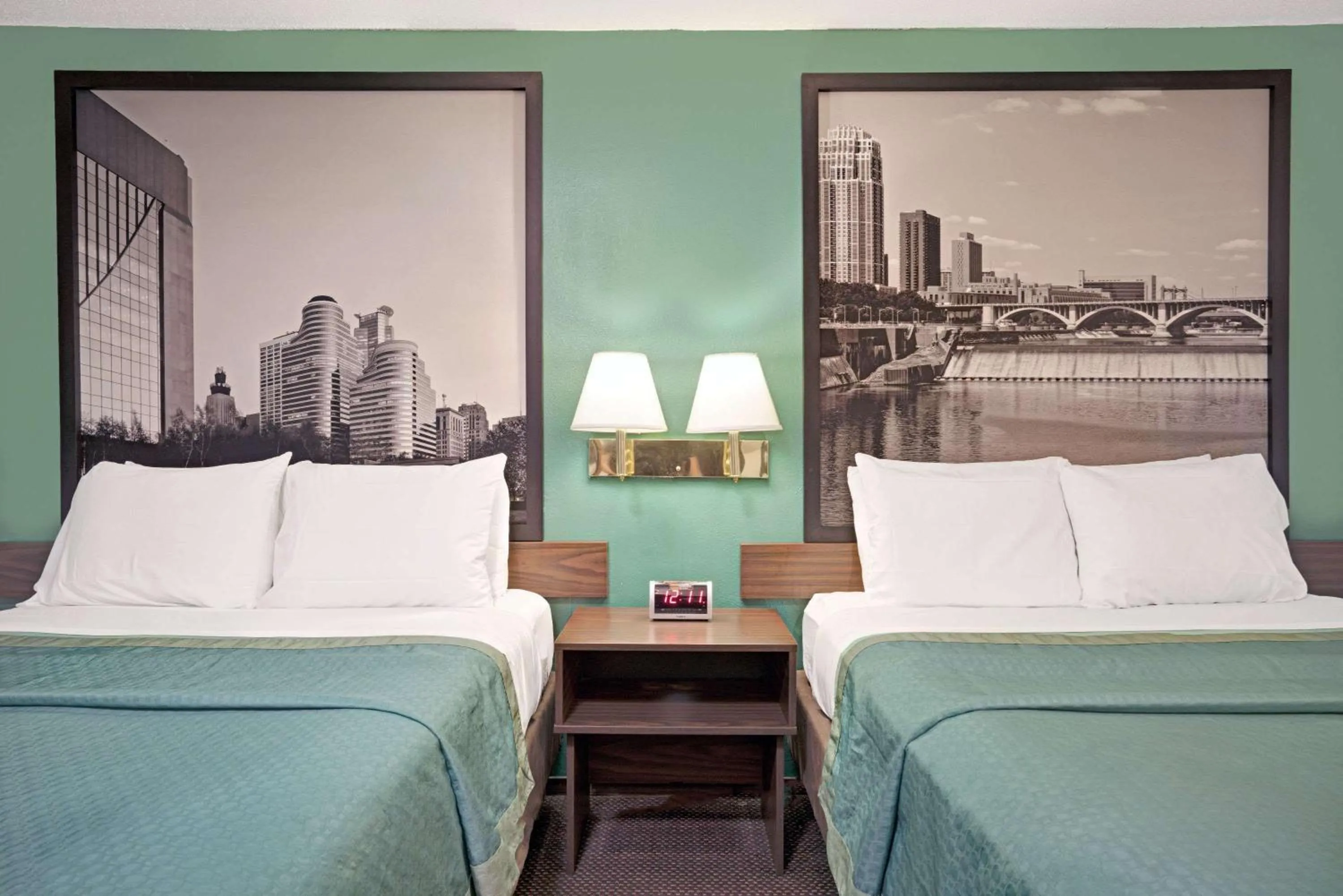 Bed in Budget Host Inn