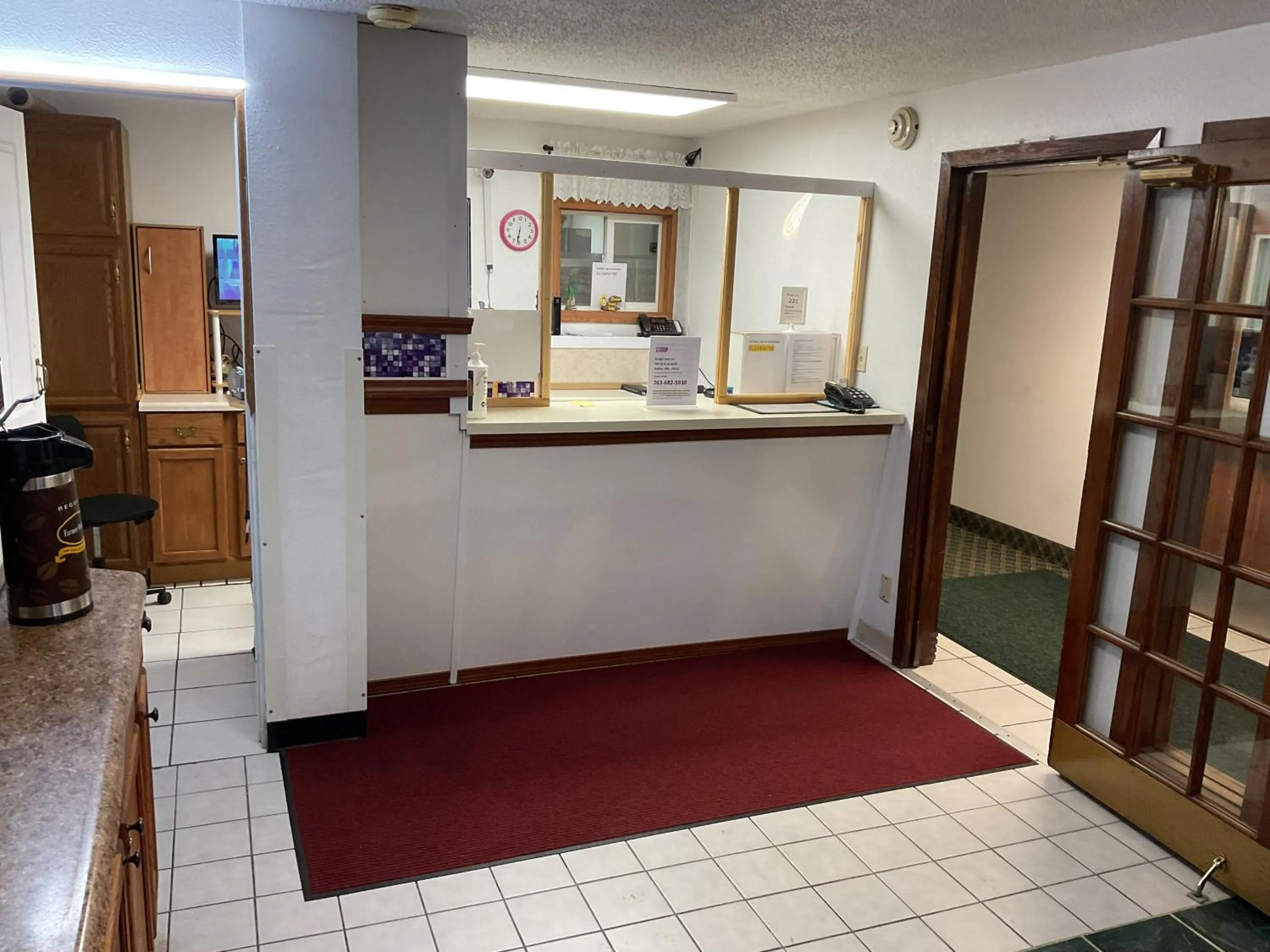 Lobby or reception in Budget Host Inn