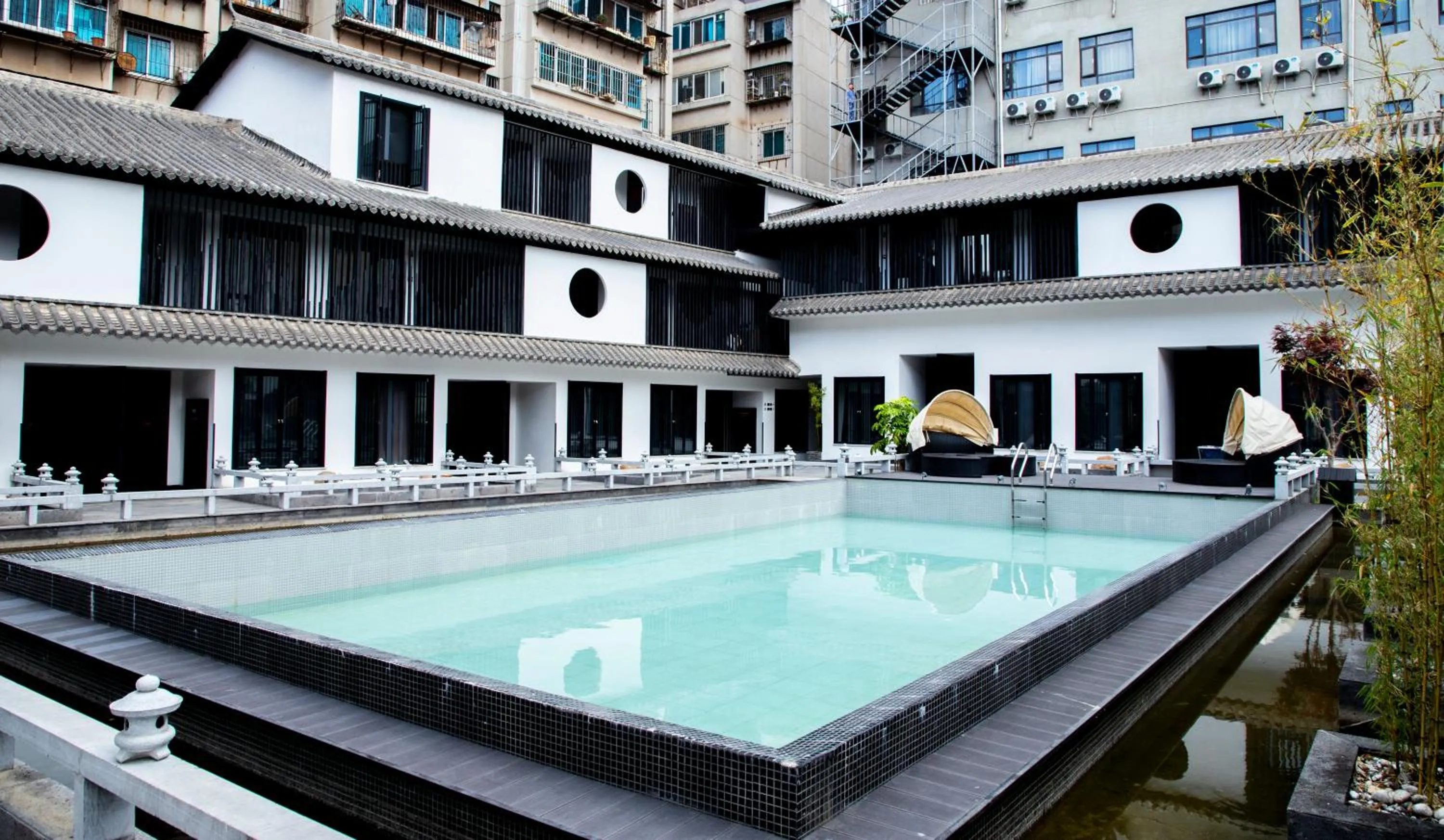 Swimming pool in Gongxili-Xijian Hotel - Kunming Dongfeng East Road Dashuying Metro Station