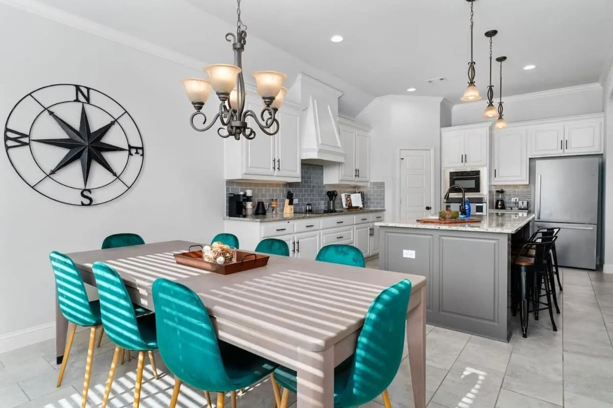 The Noble House Near Magnolia & Baylor W Pool