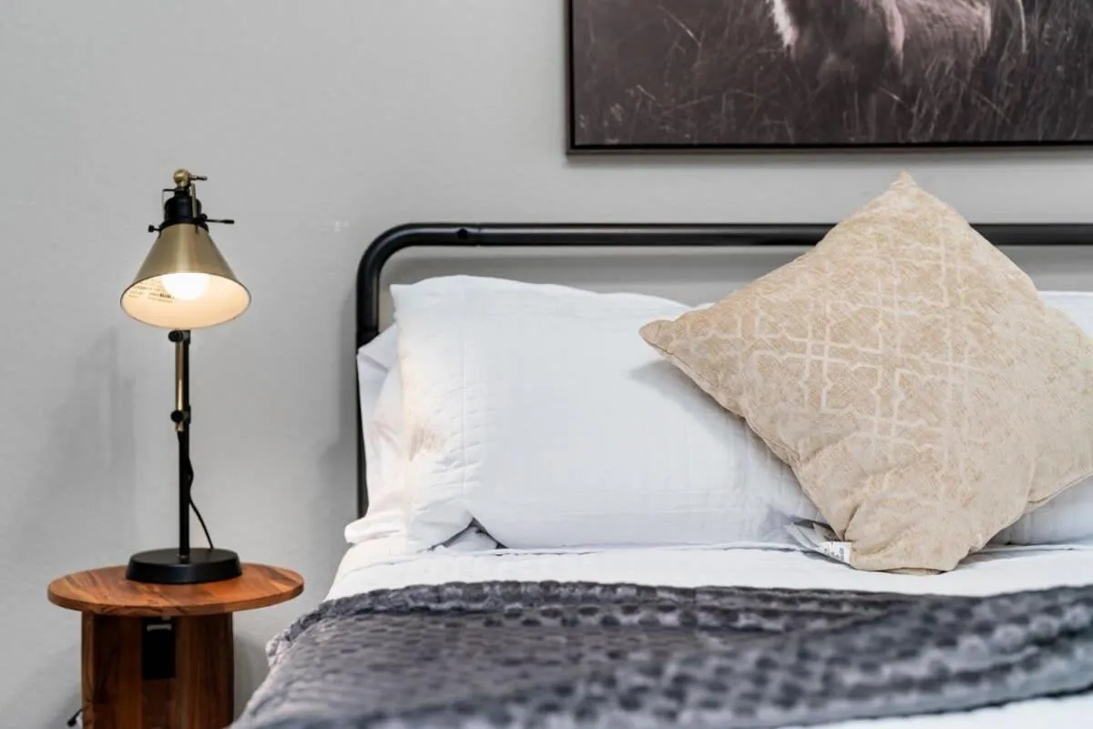 Bed in The Noble House Near Magnolia & Baylor W Pool