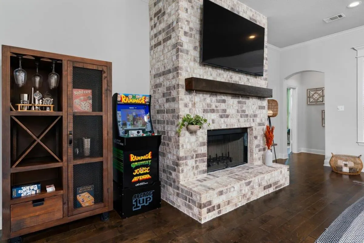 The Noble House Near Magnolia & Baylor W Pool