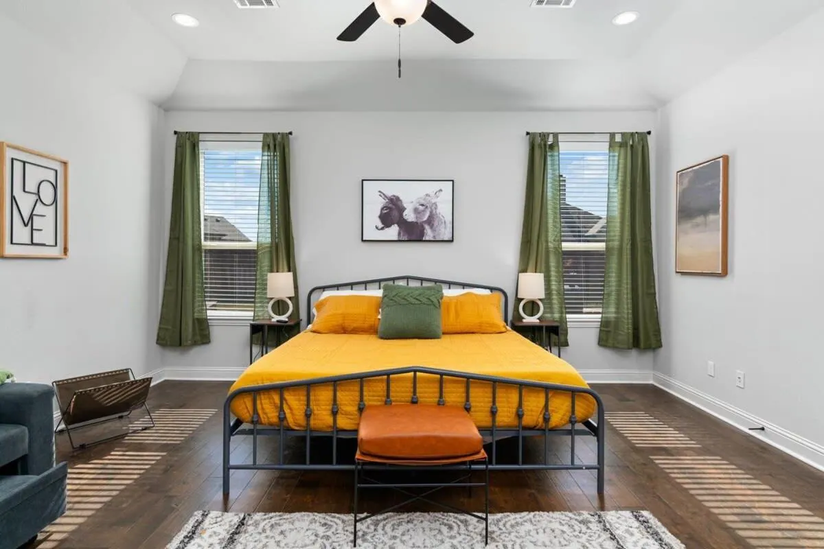 The Noble House Near Magnolia & Baylor W Pool