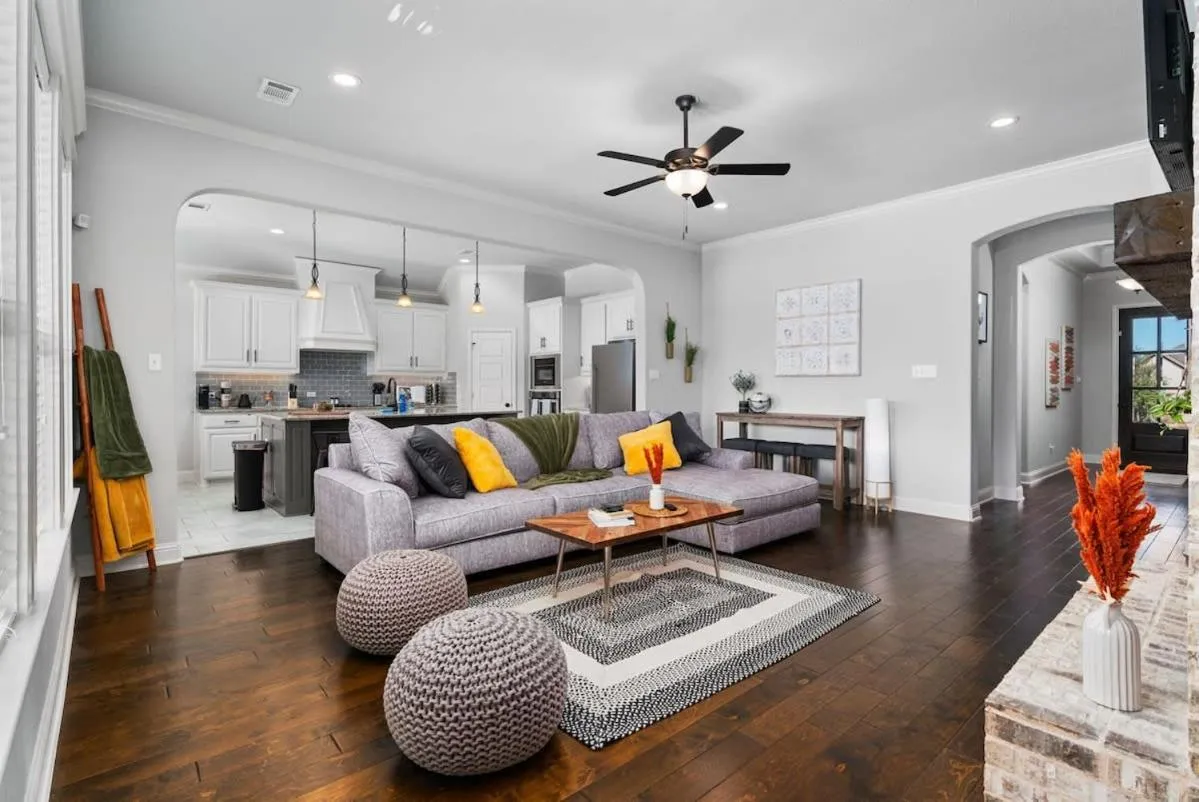 The Noble House Near Magnolia & Baylor W Pool