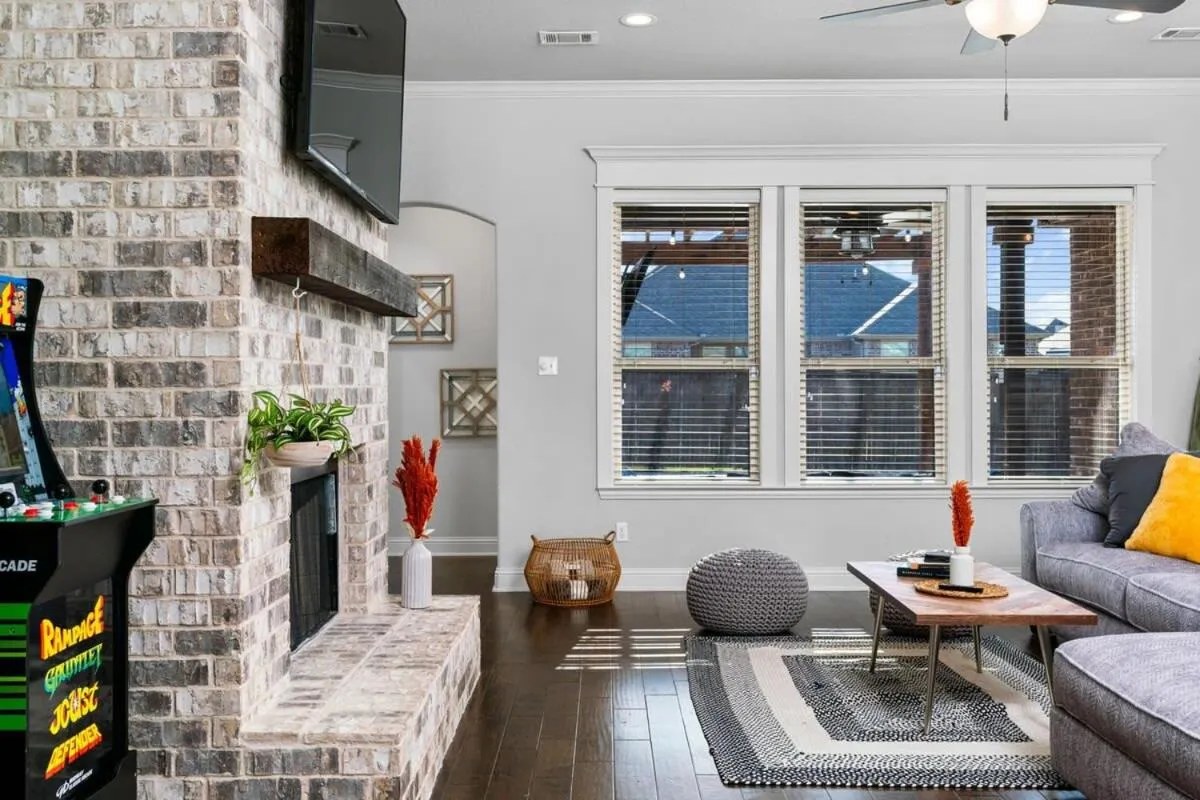 The Noble House Near Magnolia & Baylor W Pool