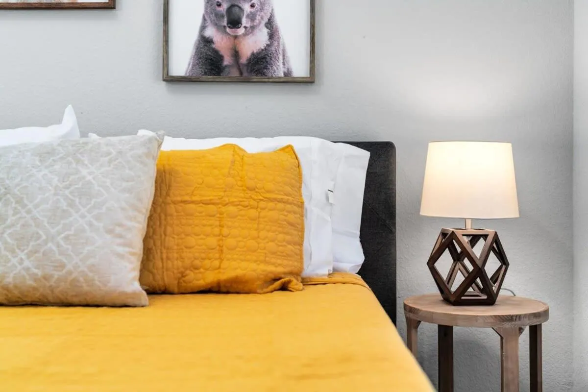 Bed in The Noble House Near Magnolia & Baylor W Pool