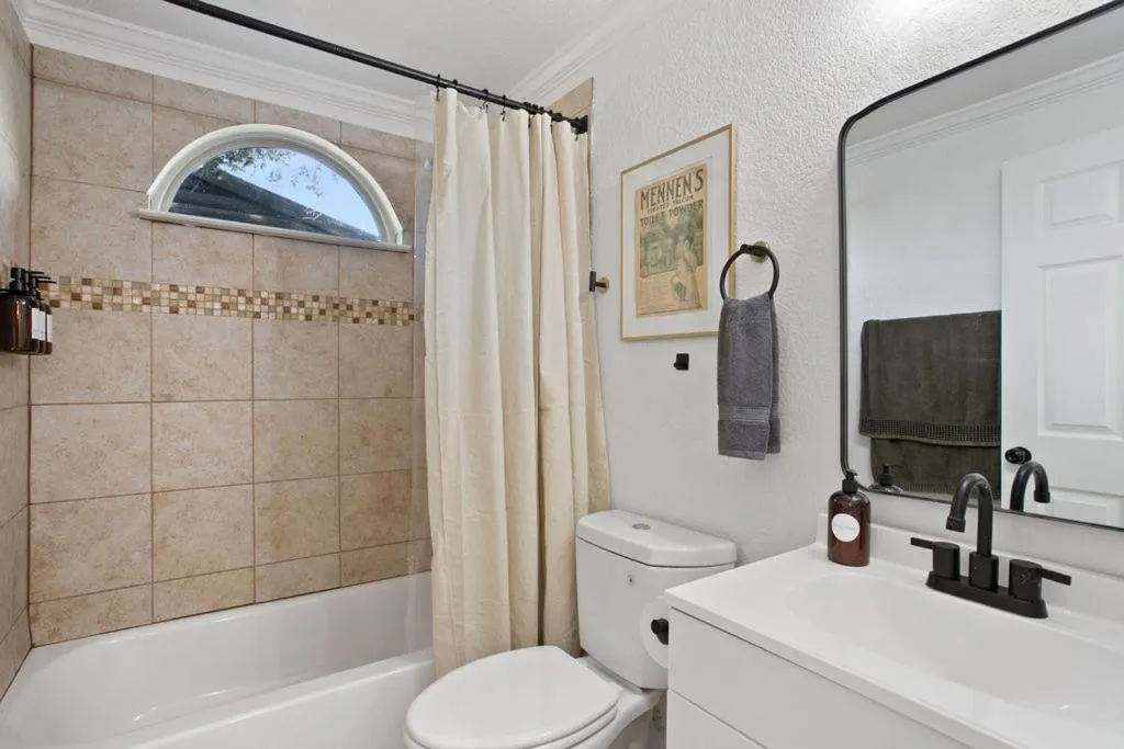 Shower in Starlight Horizon