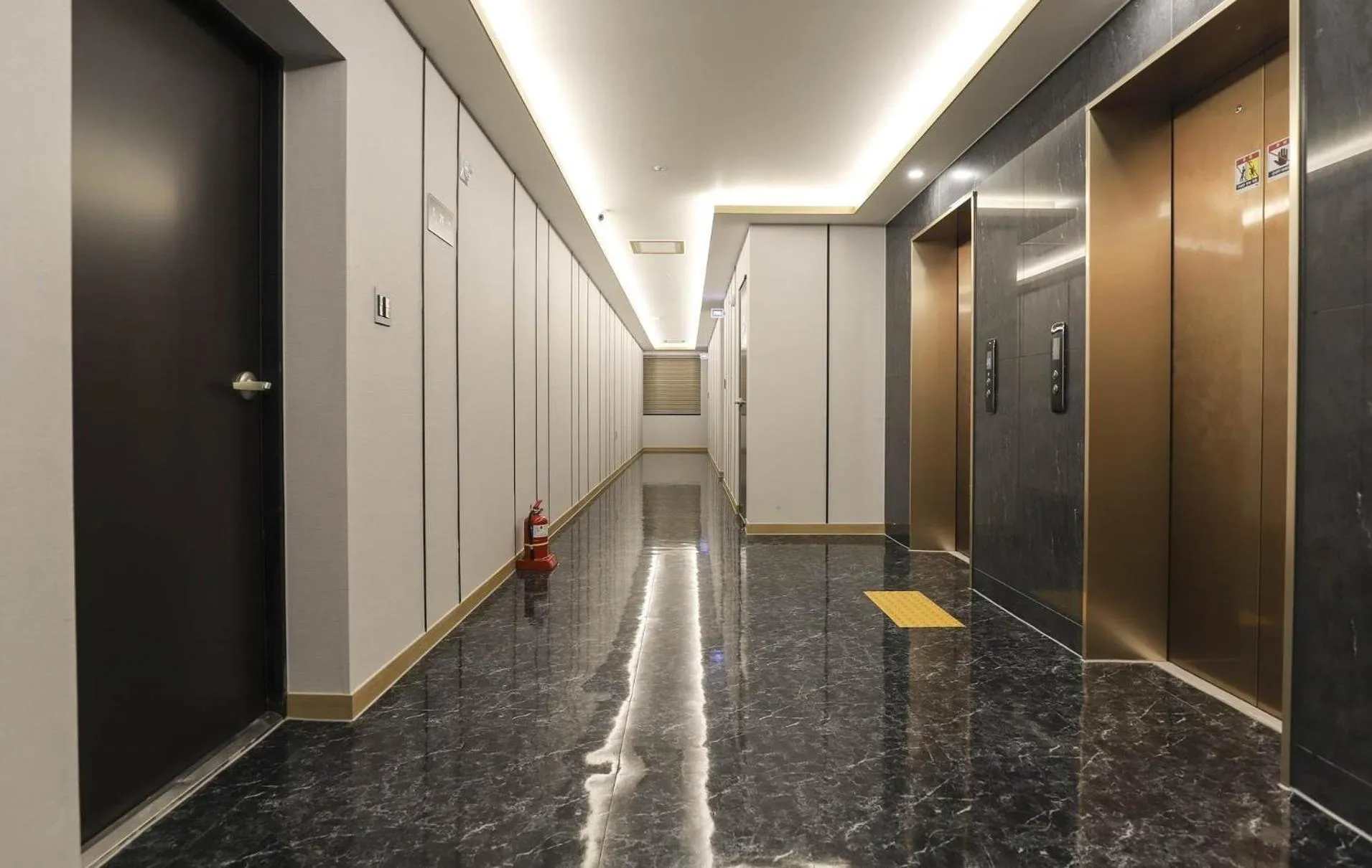 elevator in Hotel Grand Bay Boryeong