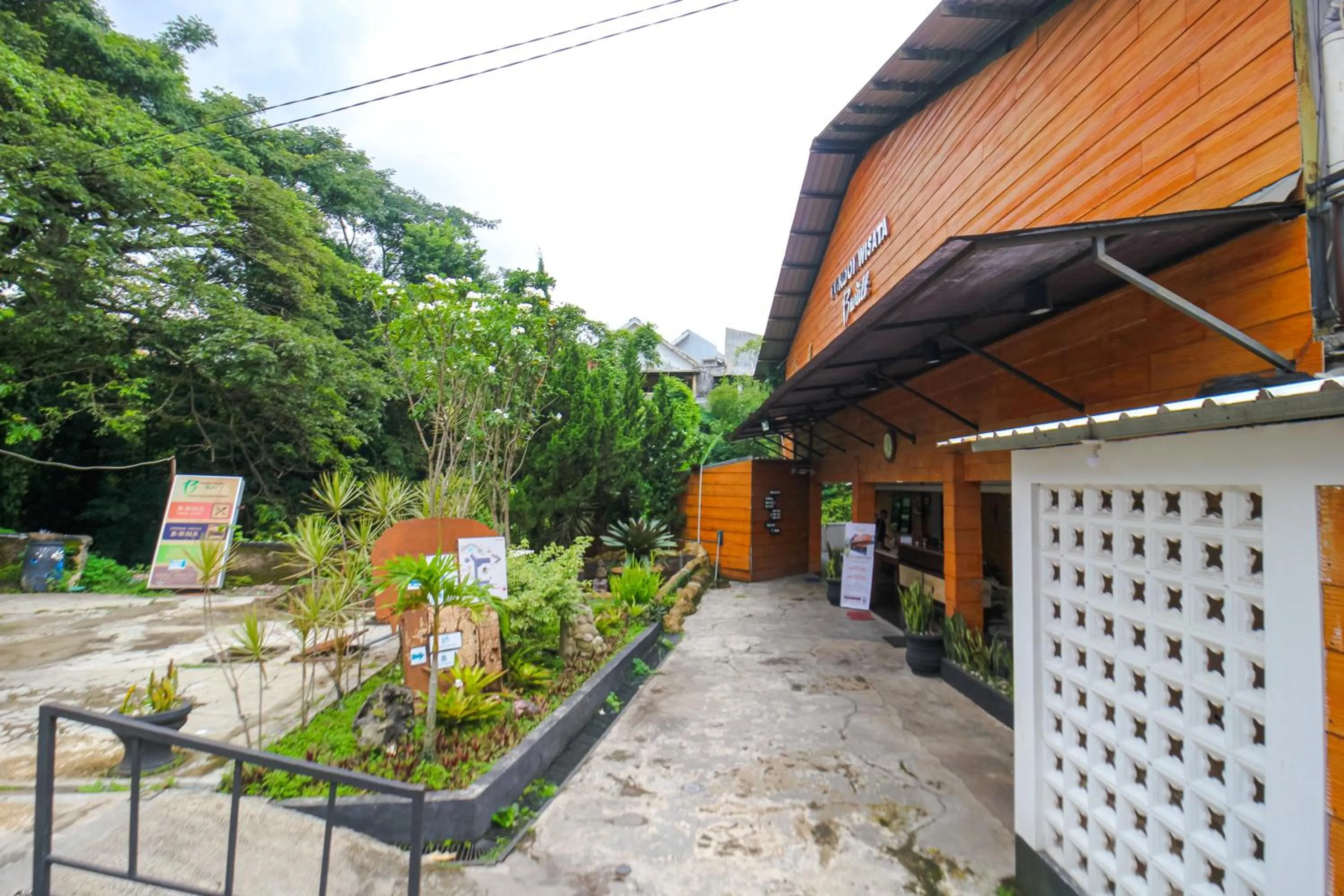 Property building in Bwalk Hotel Malang