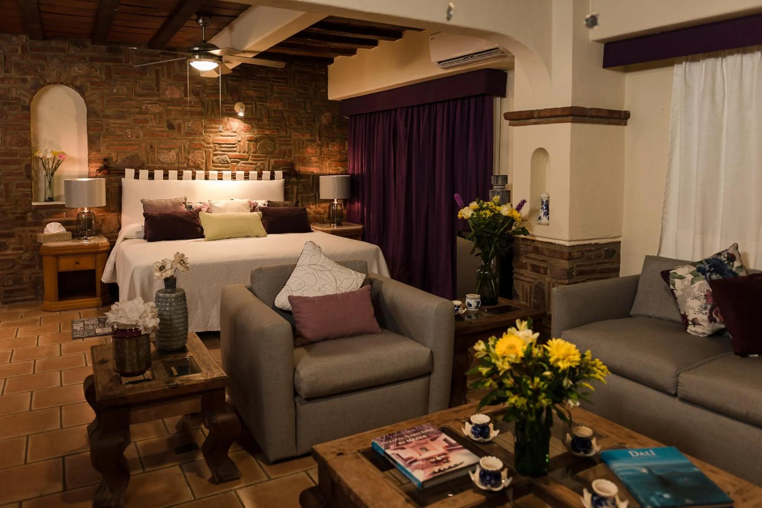 Decorative detail, Bed in Villa Bella Bed & Breakfast Inn