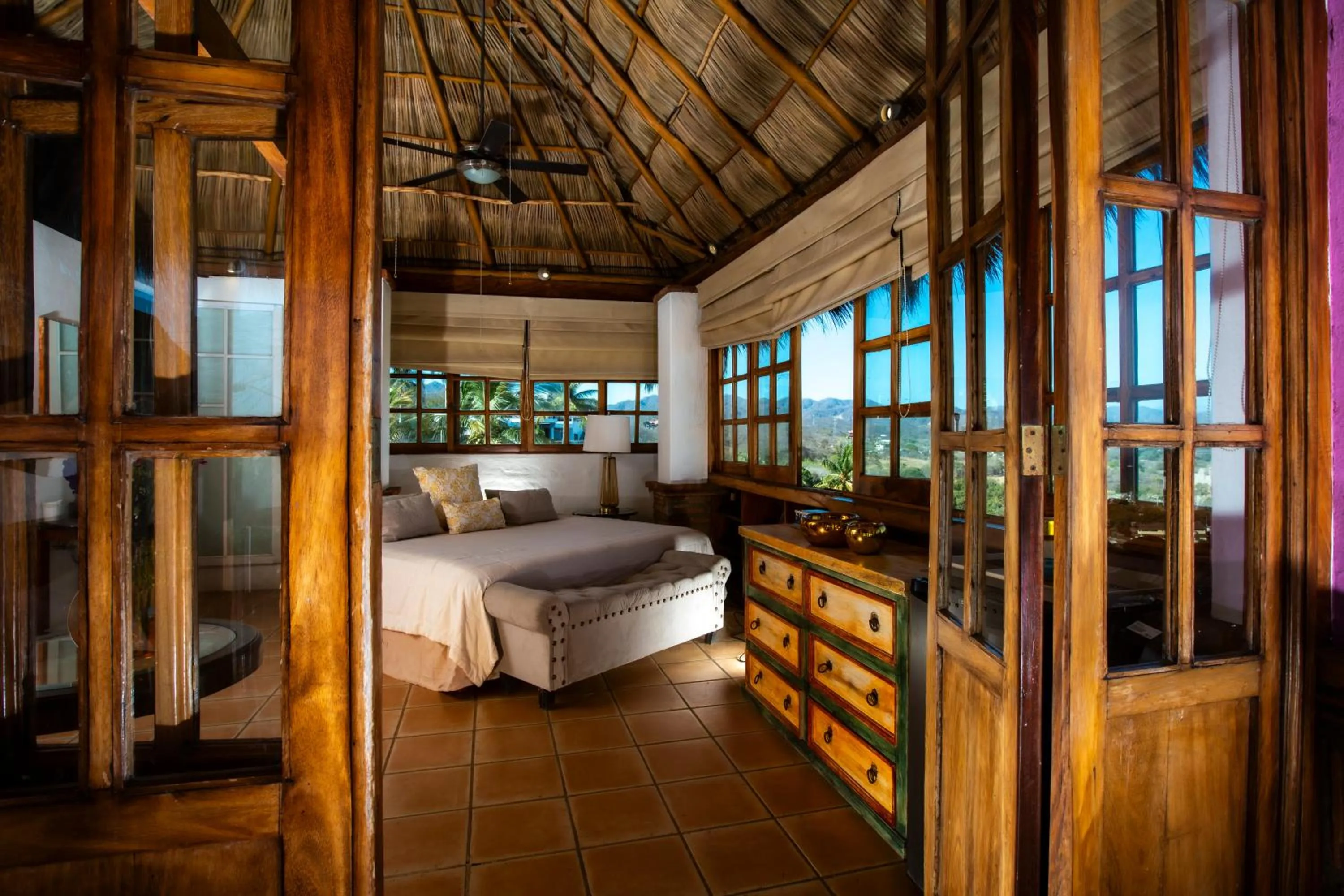 Bed in Villa Bella Bed & Breakfast Inn