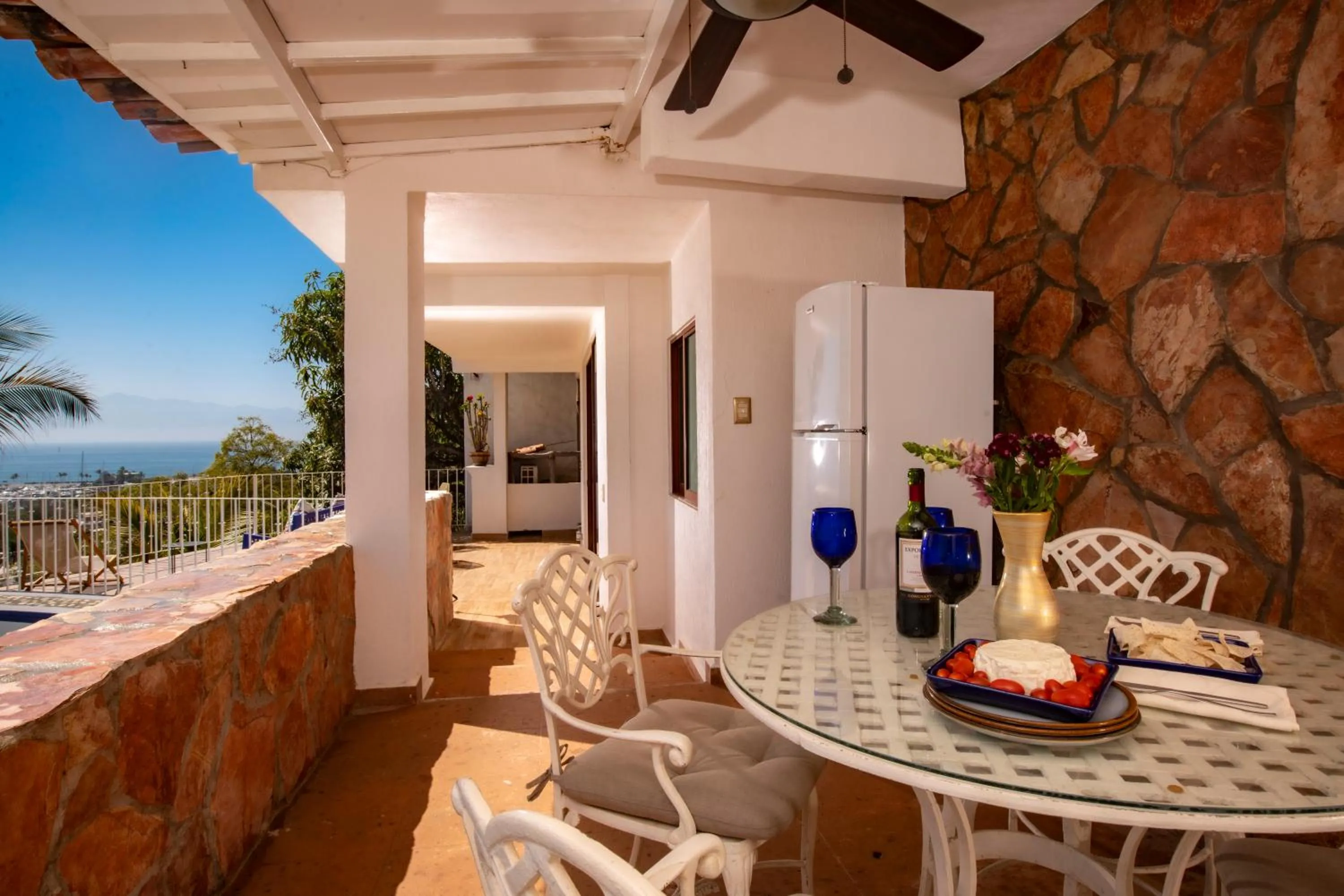 Dining area in Villa Bella Bed & Breakfast Inn
