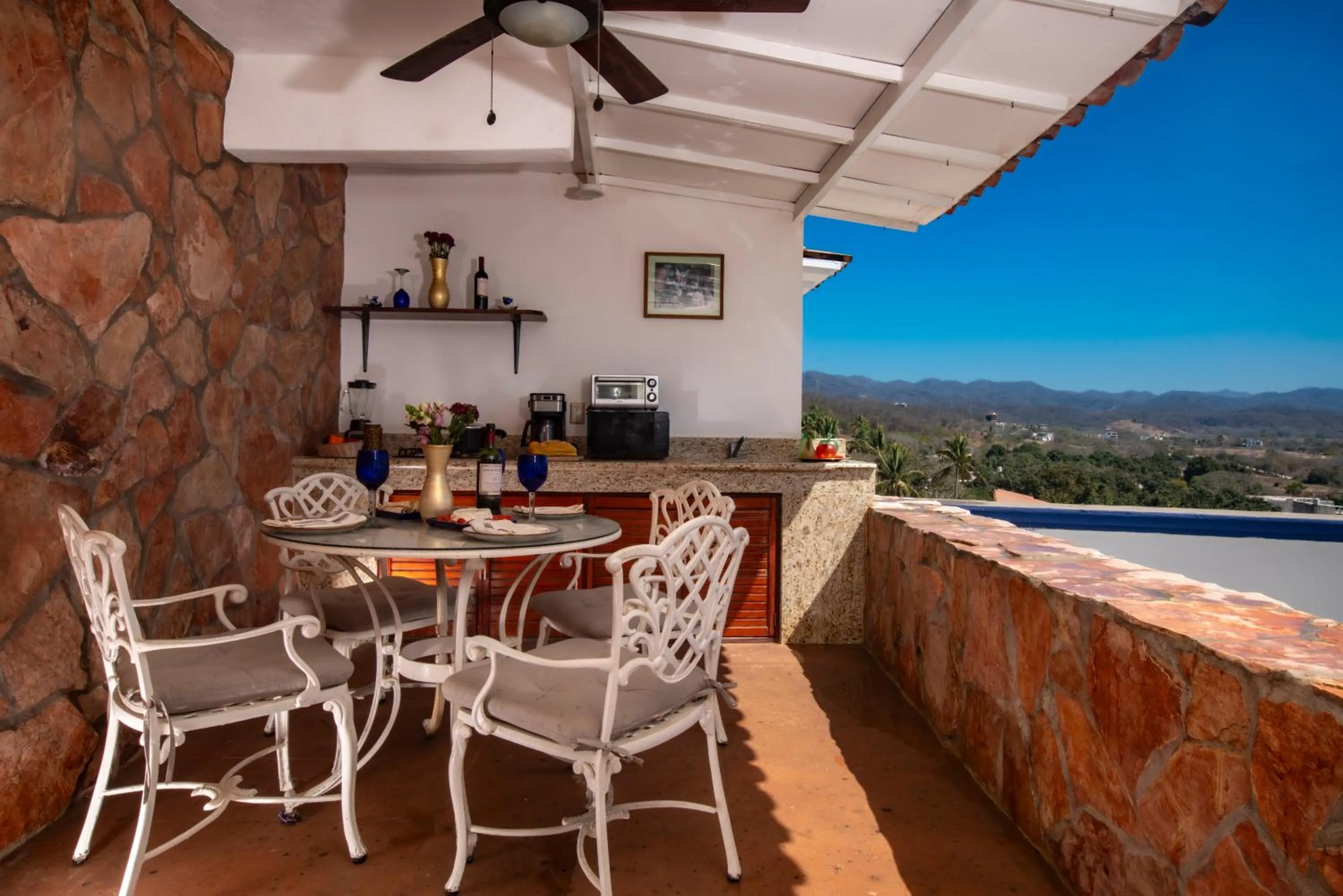 Dining area in Villa Bella Bed & Breakfast Inn