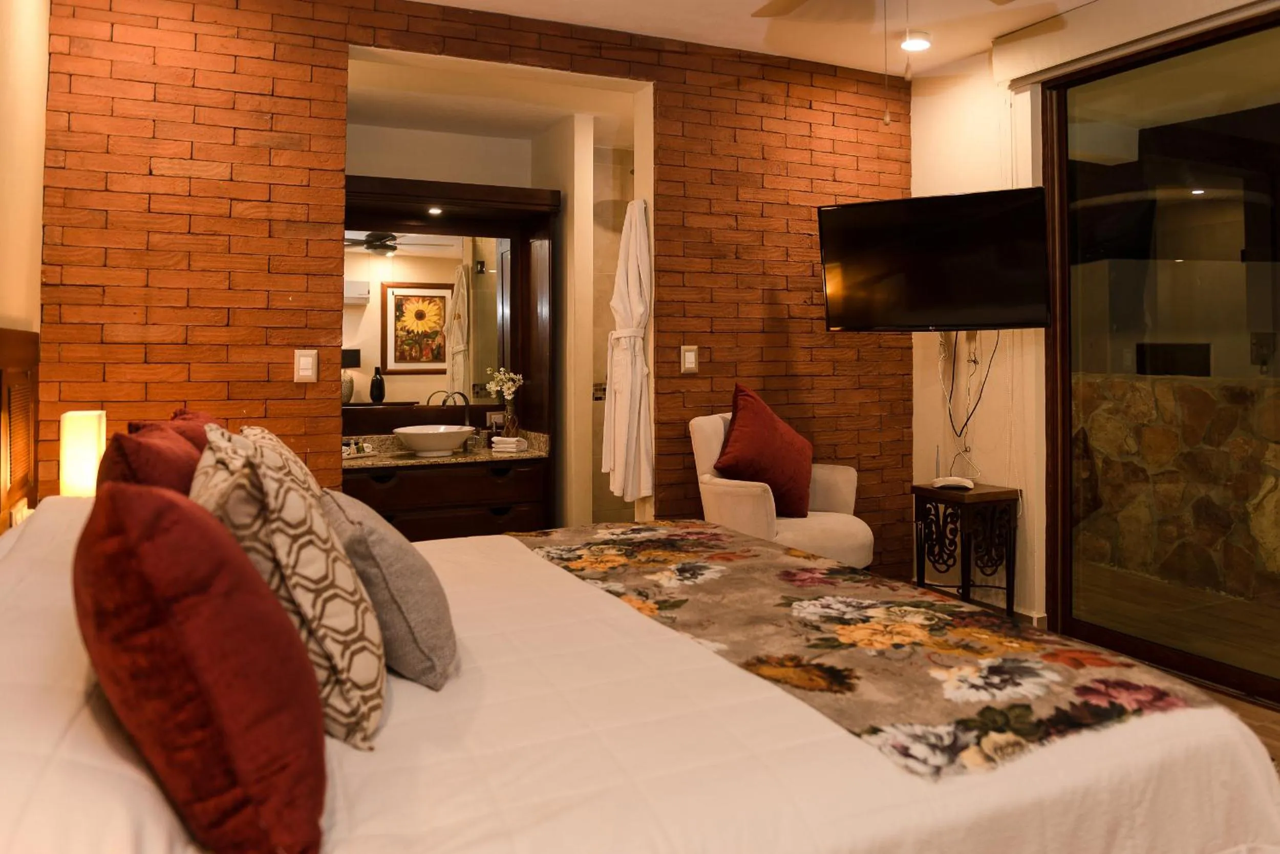 Photo of the whole room, Bed in Villa Bella Bed & Breakfast Inn