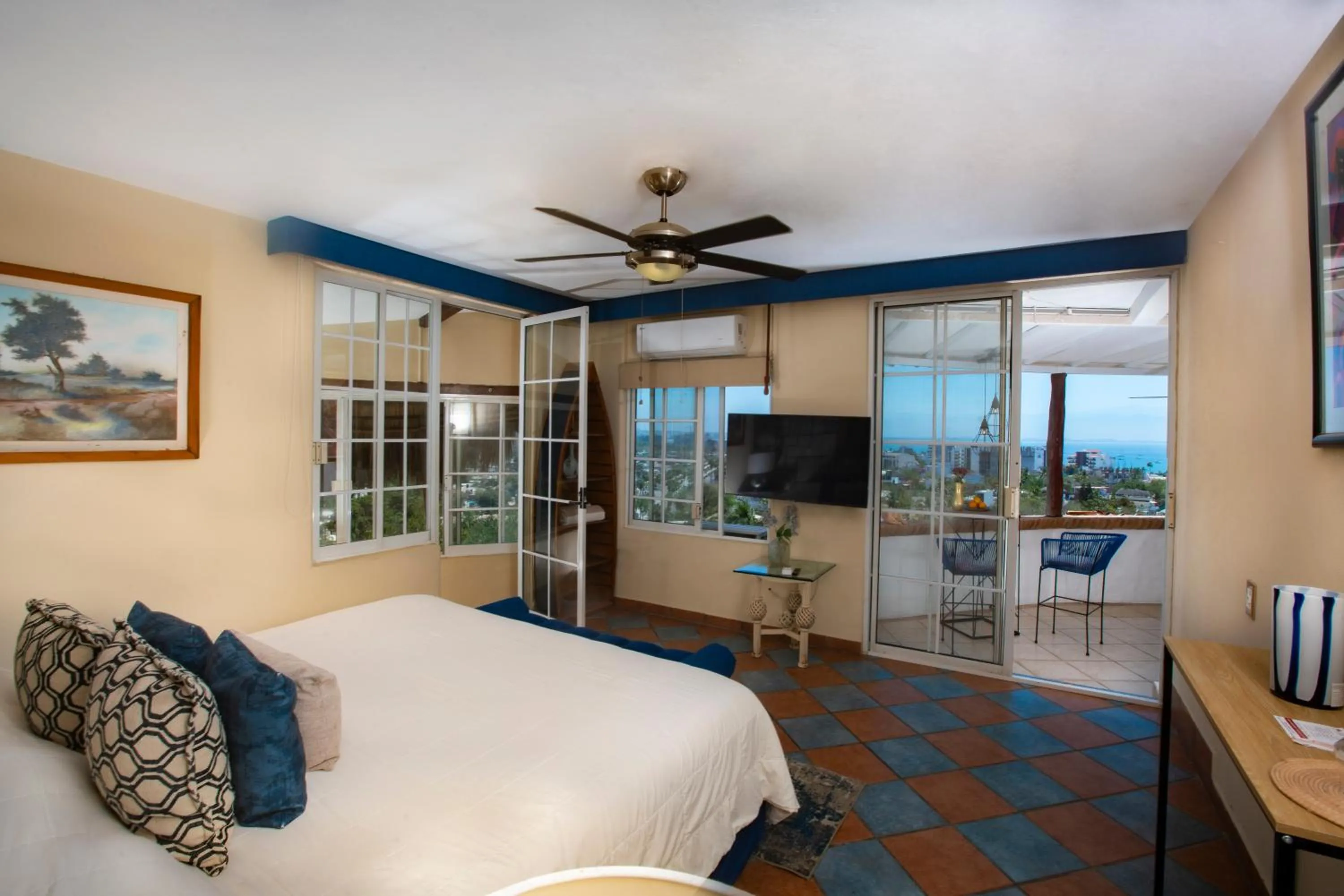 Bed in Villa Bella Bed & Breakfast Inn