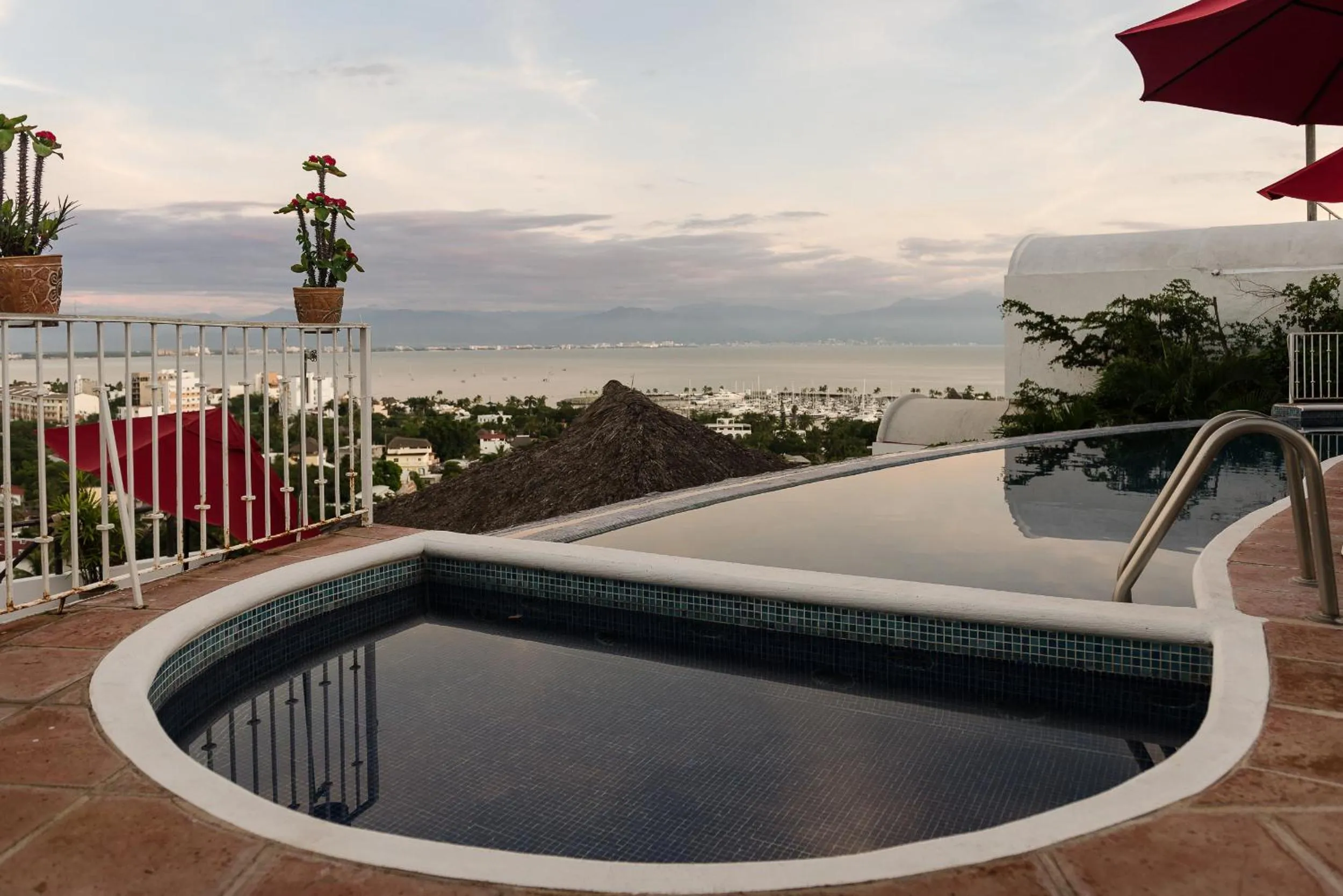 Swimming pool in Villa Bella Bed & Breakfast Inn