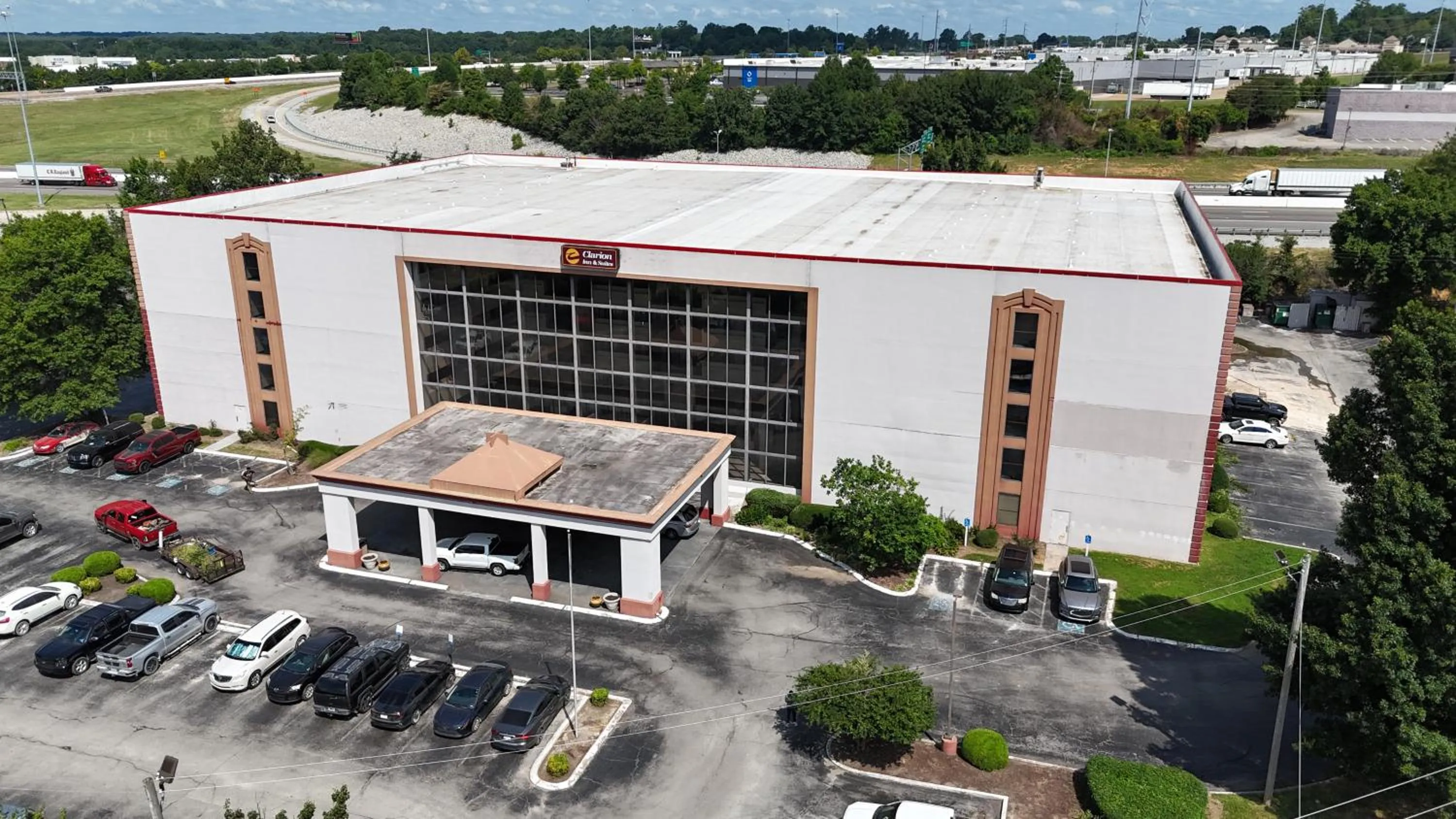 Property building in Clarion Hotel Jackson Northwest