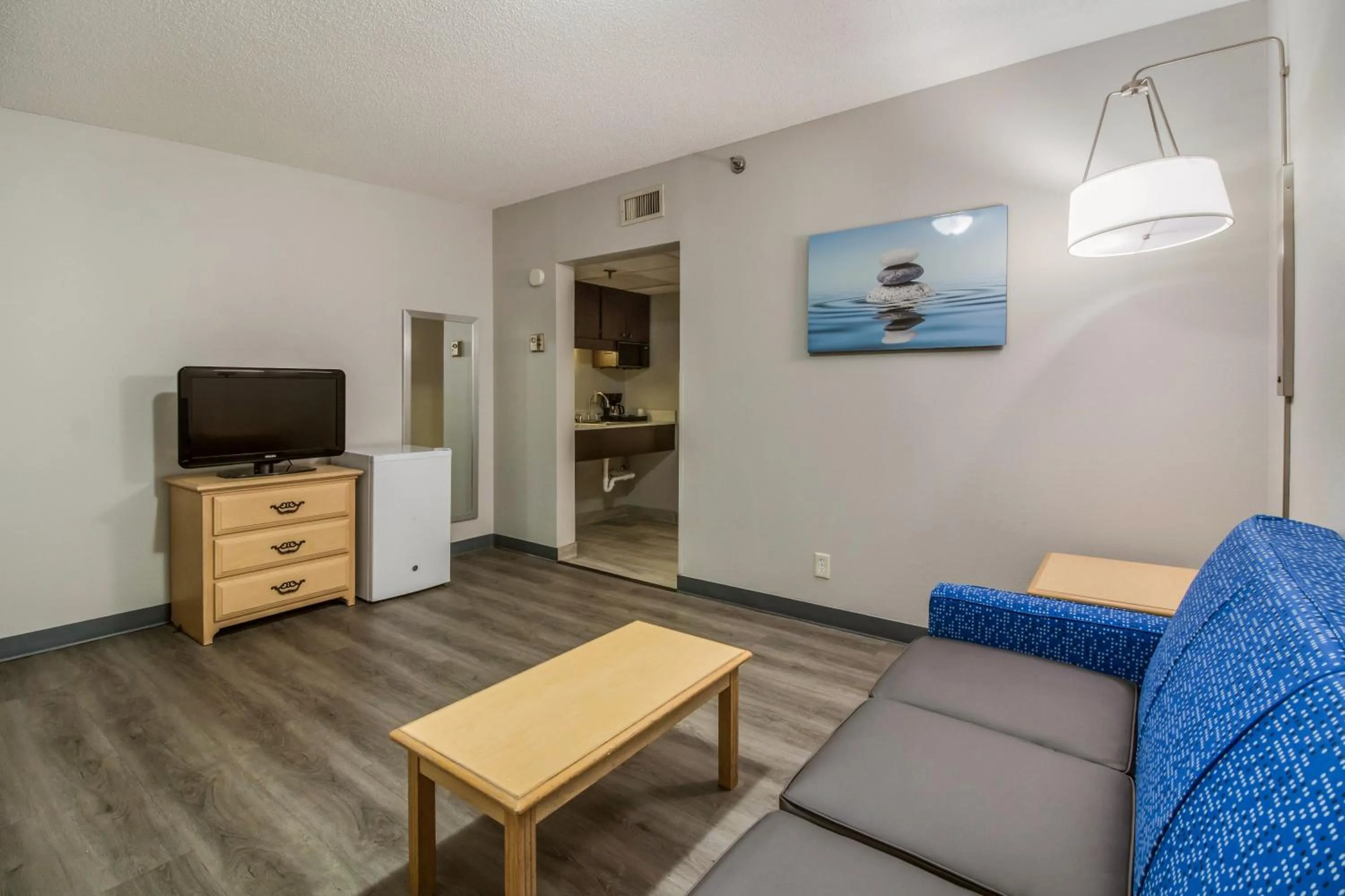 TV and multimedia in Clarion Hotel Jackson Northwest