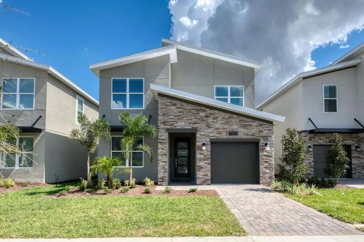 Themed Home 5BR - Private Pool, Prime Location