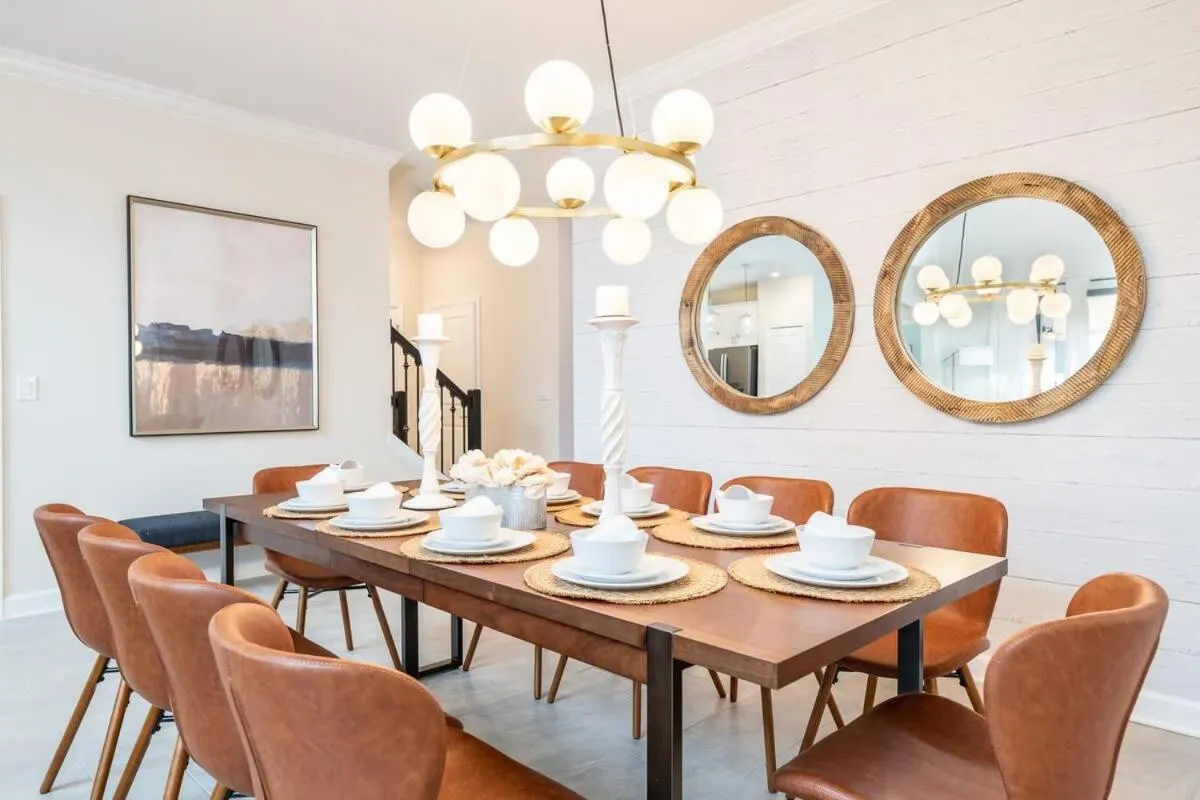 Themed Home 5BR - Private Pool, Prime Location